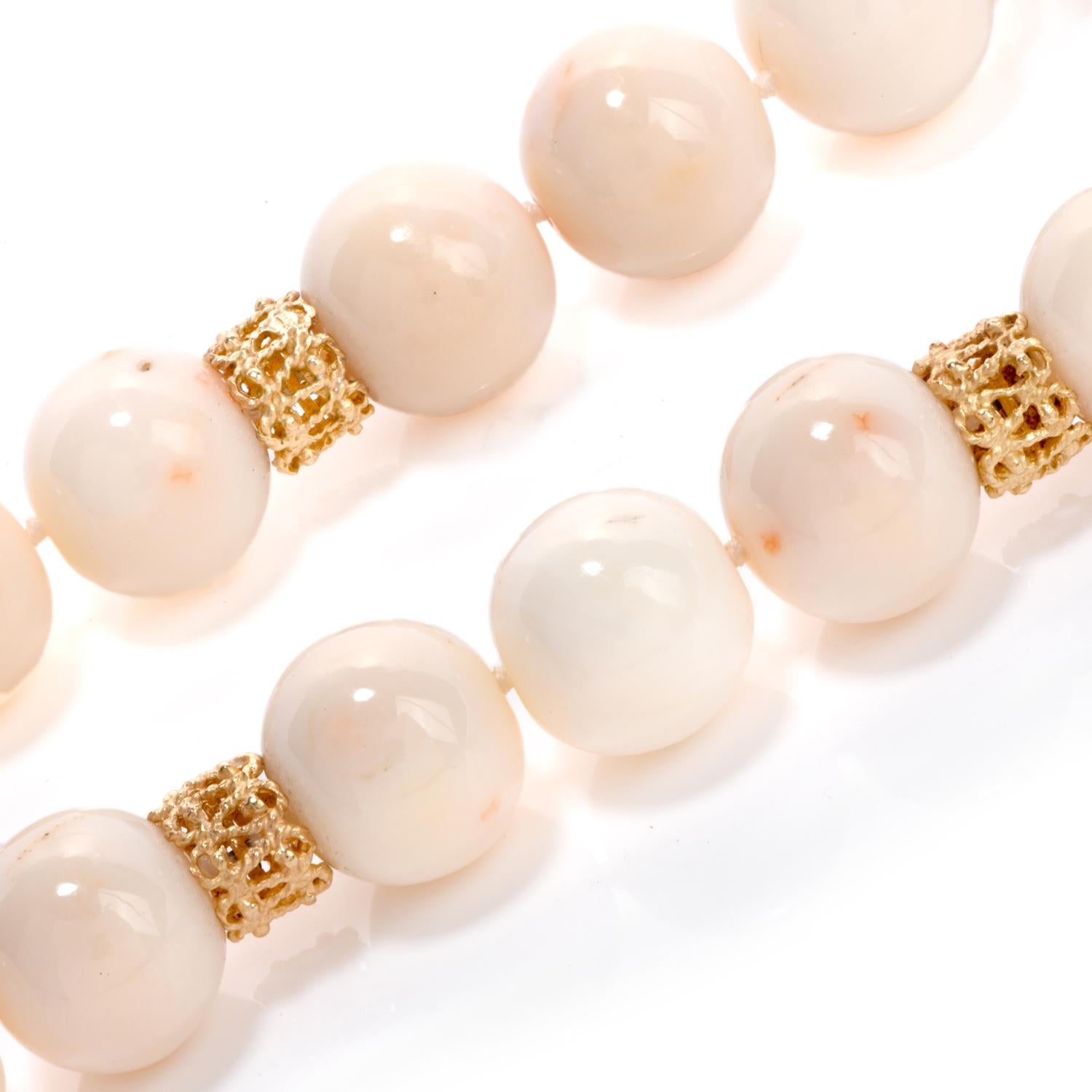Natürliche Koralle Perlen Engelshaar Gold Halskette (Retro) im Angebot
