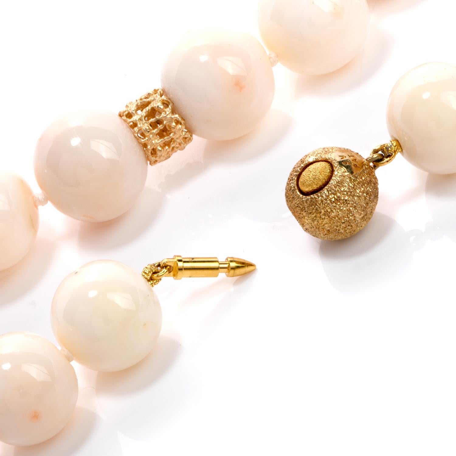 Natürliche Koralle Perlen Engelshaar Gold Halskette im Zustand „Hervorragend“ im Angebot in Miami, FL
