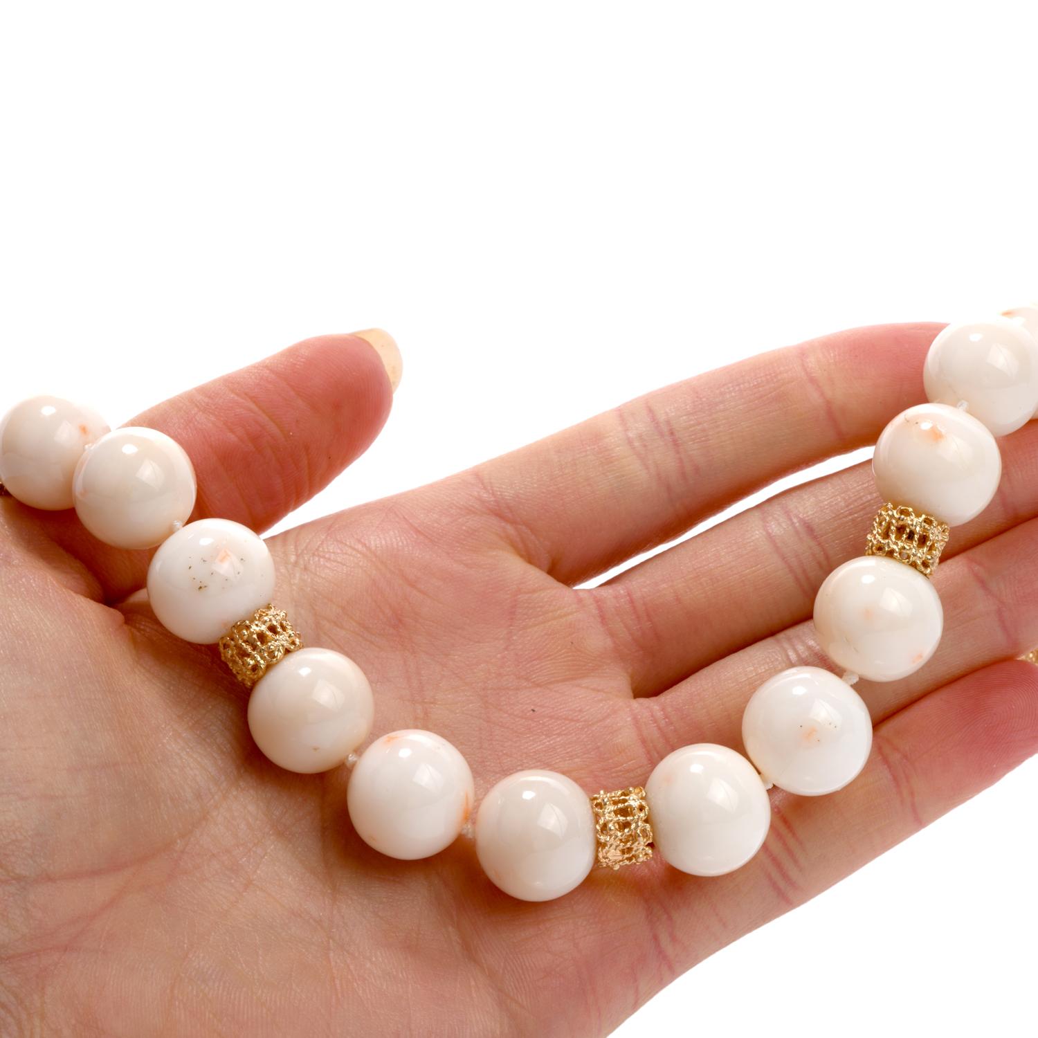 Natürliche Koralle Perlen Engelshaar Gold Halskette Herren im Angebot