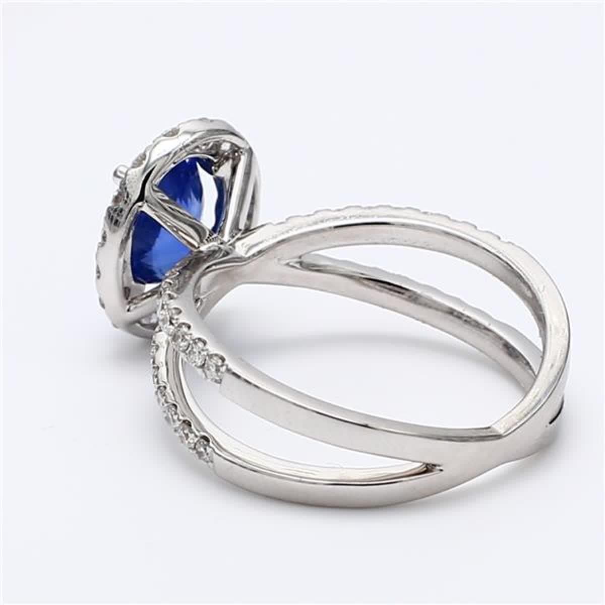Natürlicher blauer ovaler Saphir und weißer Diamant 2,18 Karat TW Gold Cocktail-Ring (Ovalschliff)