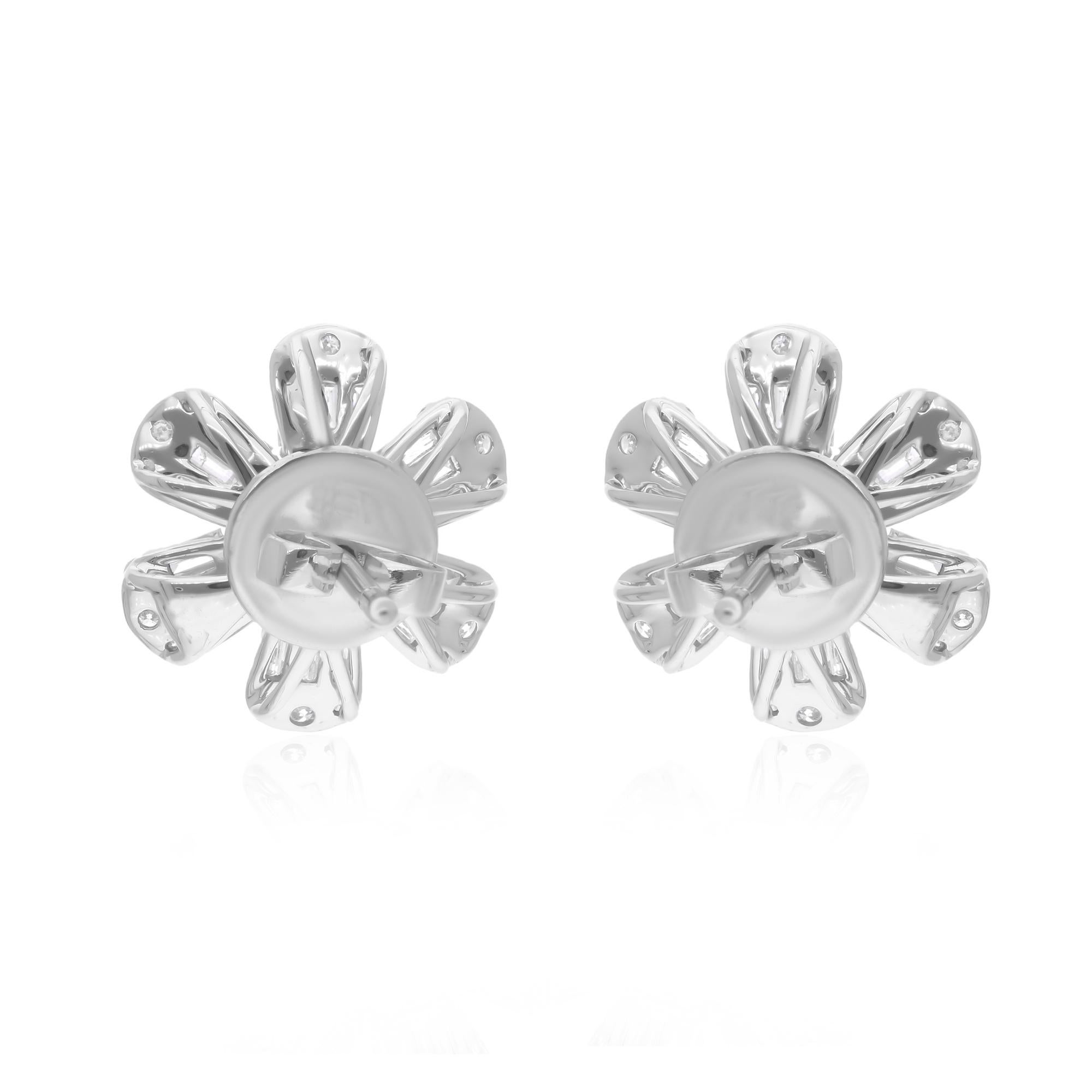 Realizzati in oro a 14 carati, questi splendidi orecchini sono impreziositi da 1,46 carati di diamanti scintillanti.

Segui la vetrina di Spectrum Jewels per vedere le ultime collezioni e i pezzi esclusivi. Spectrum Jewels è orgoglioso di essere