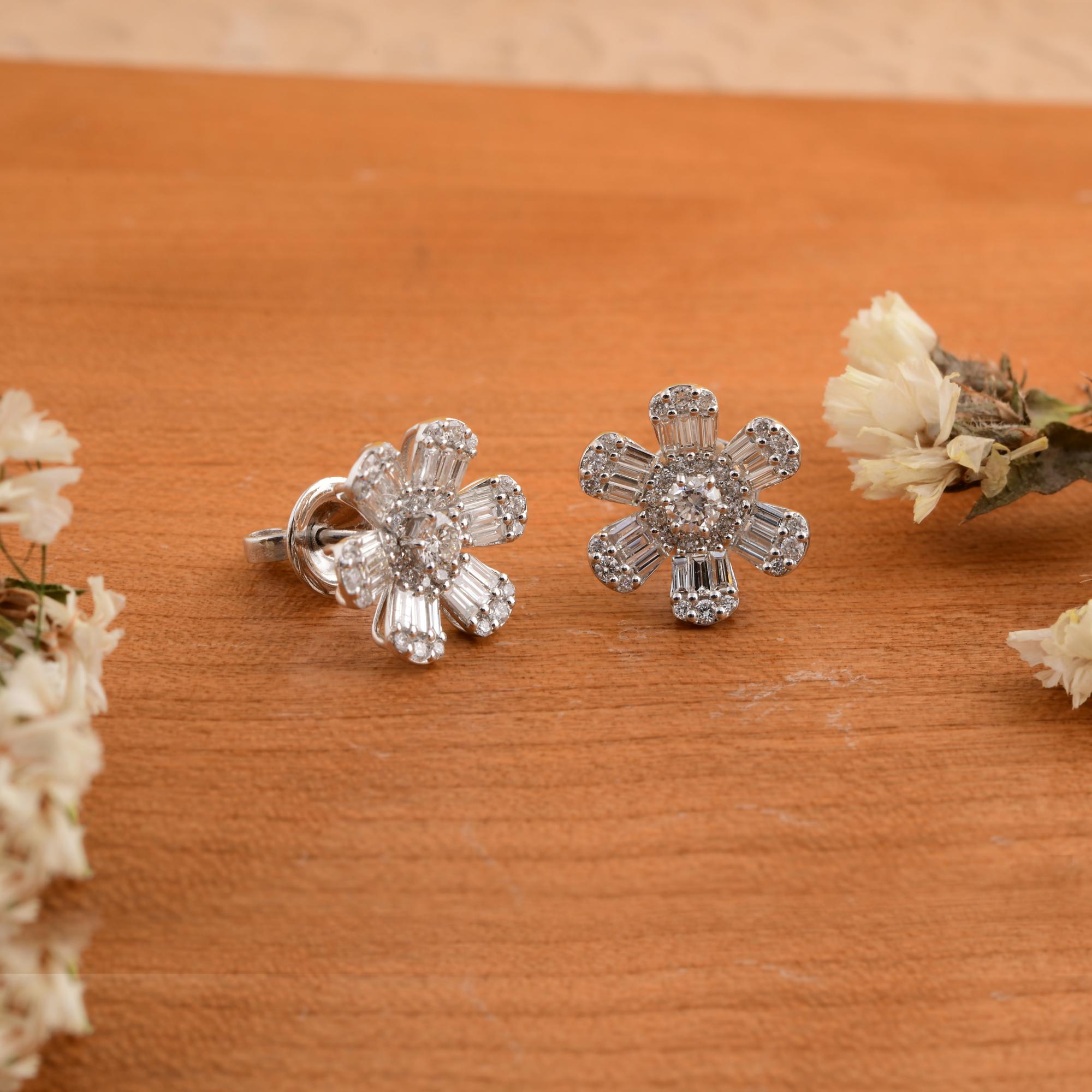 Moderne Boucles d'oreilles florales en or blanc 18 carats avec diamants baguettes naturels de 1,46 carat SI/H en vente