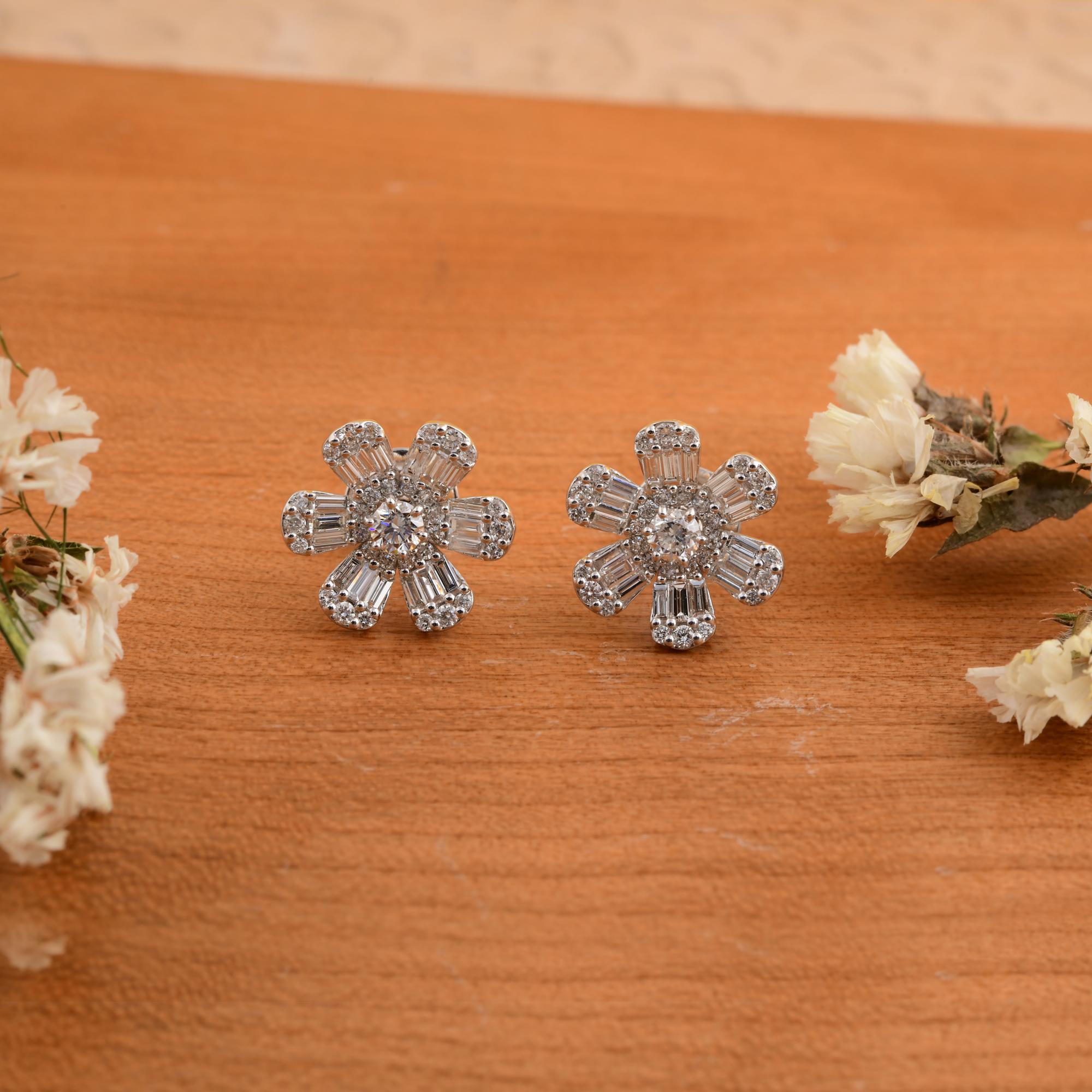 Taille baguette Boucles d'oreilles florales en or blanc 18 carats avec diamants baguettes naturels de 1,46 carat SI/H en vente