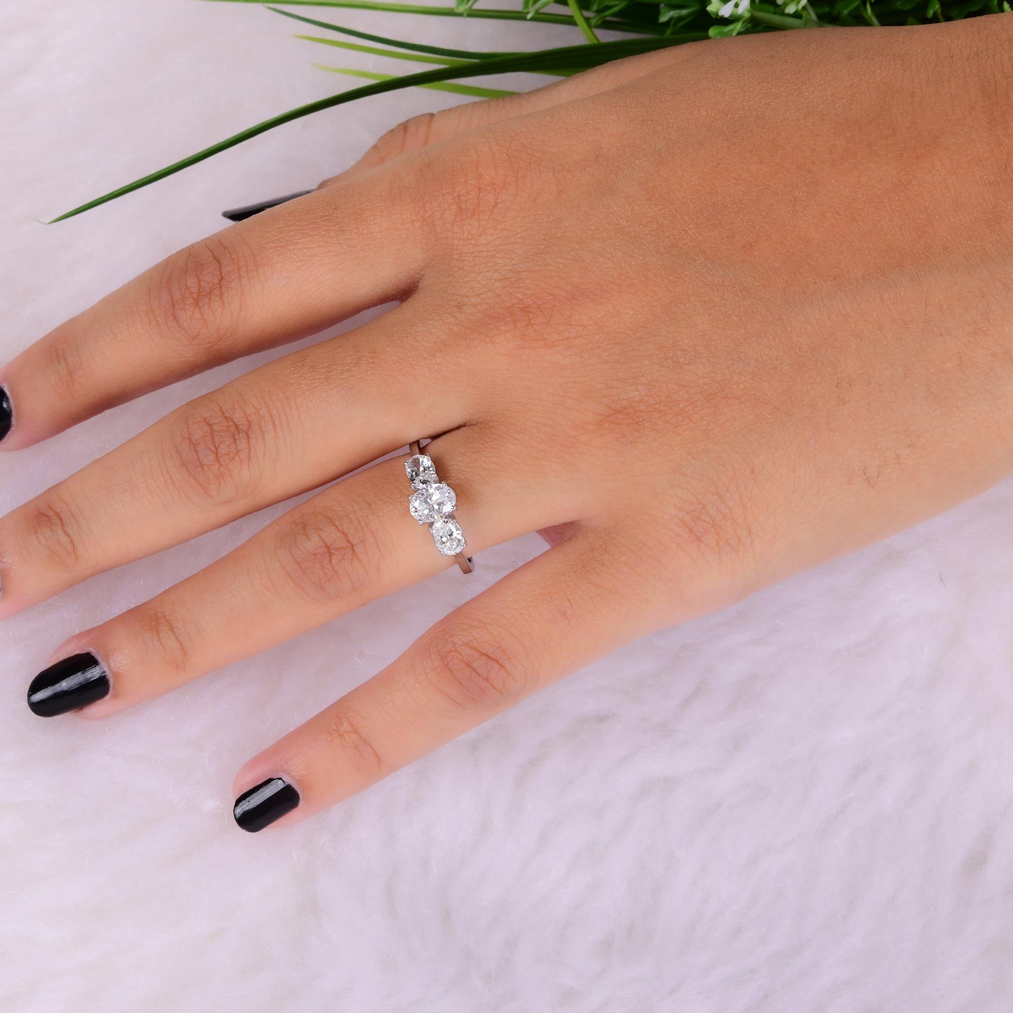 Moderne Bague de mariage en or blanc 14 carats avec diamants naturels de forme ovale de 1,47 carat en vente