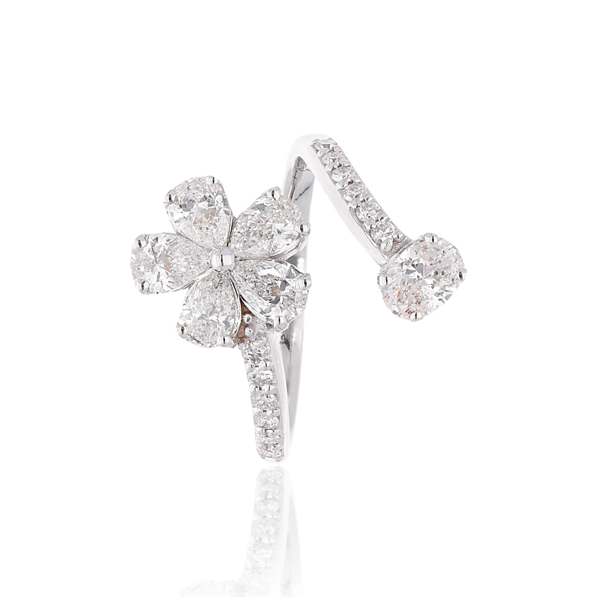 Natural 1.47 Carat Pear Oval Round Diamond Flower Wrap Ring 18 Karat White Gold (Moderne) im Angebot