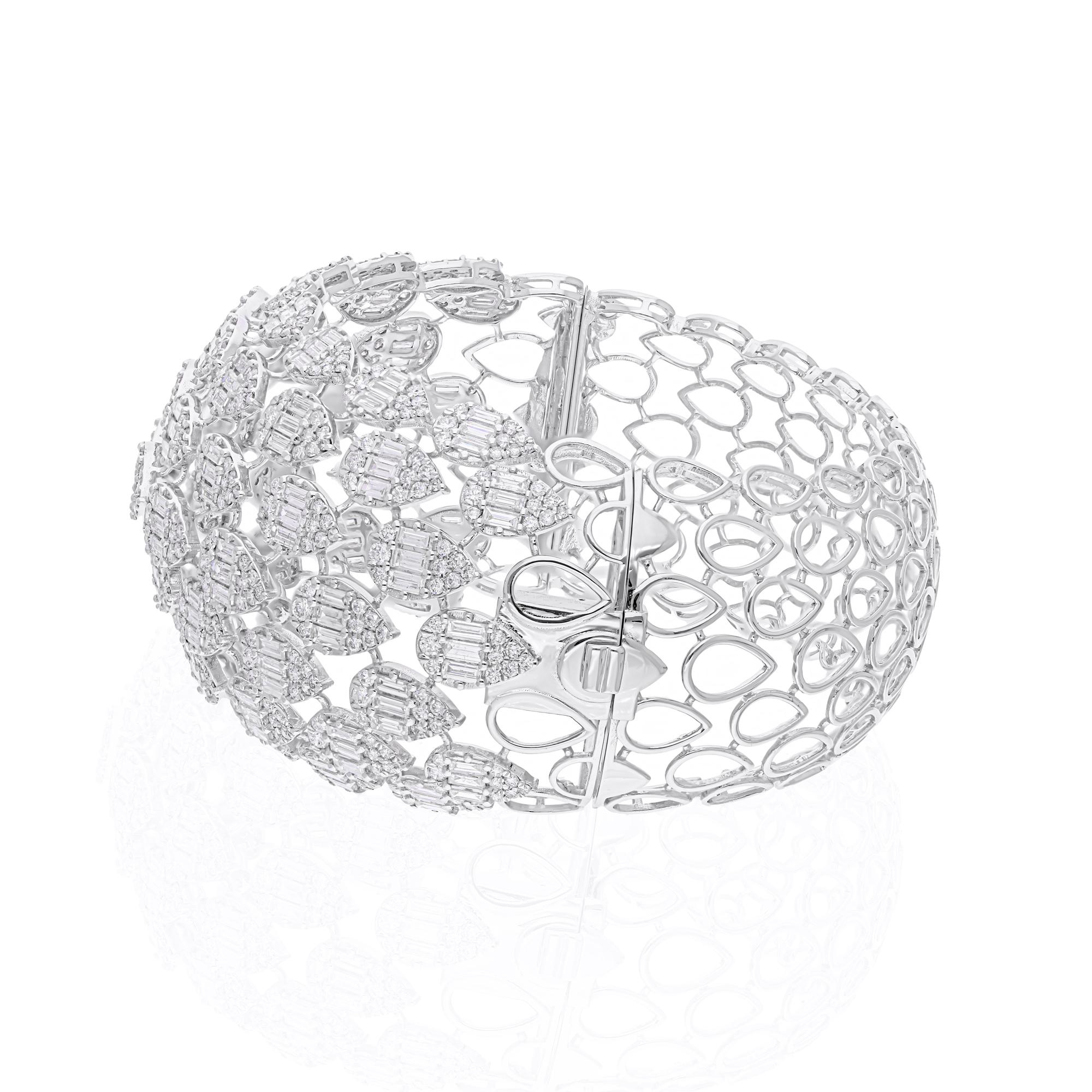 Natürliches 14,85 Karat SI/H Statement Diamond Wide Armband 14 Karat Weißgold im Zustand „Neu“ im Angebot in Diera, Dubai