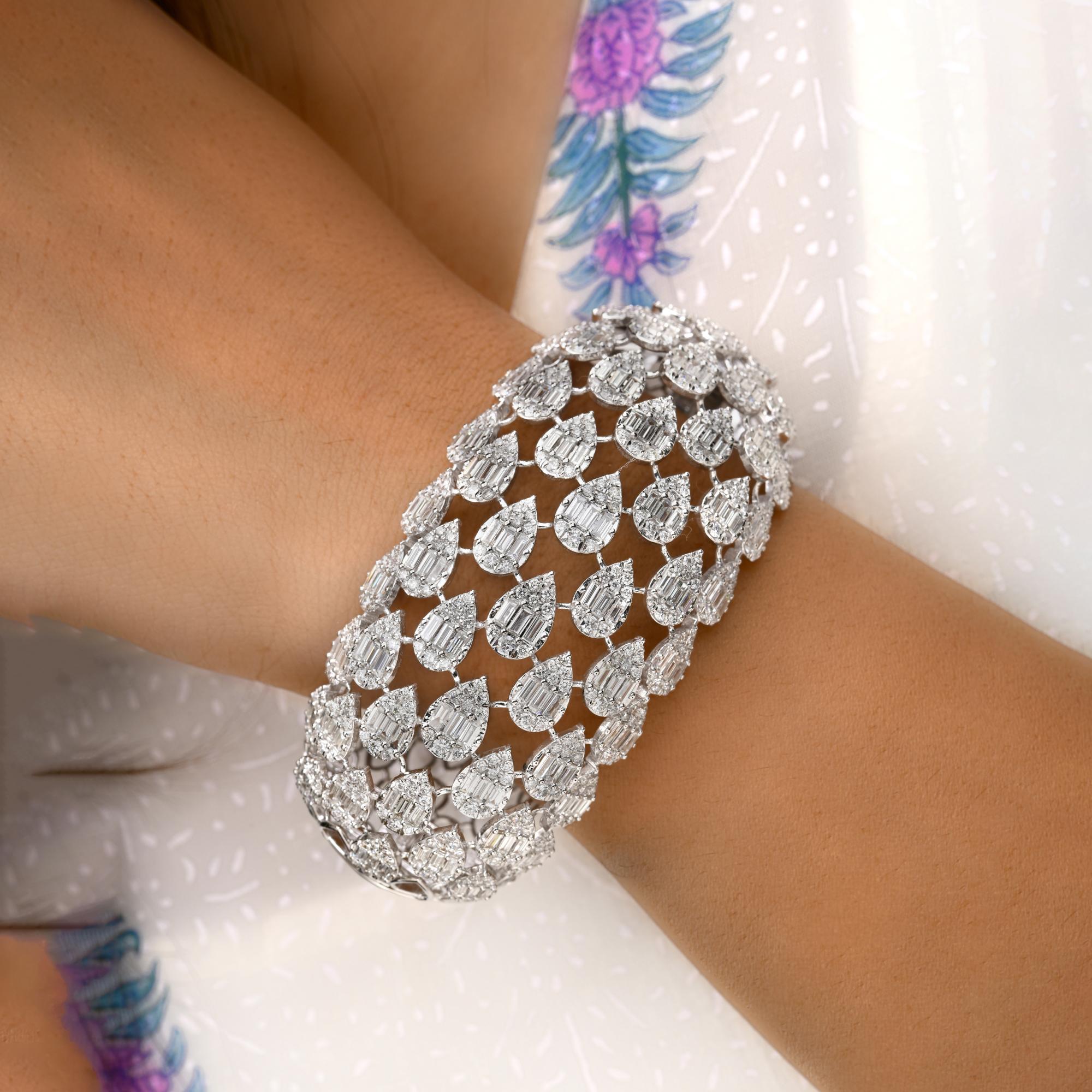 Natürliches 14,85 Karat SI/H Statement Diamond Wide Armband 14 Karat Weißgold Damen im Angebot