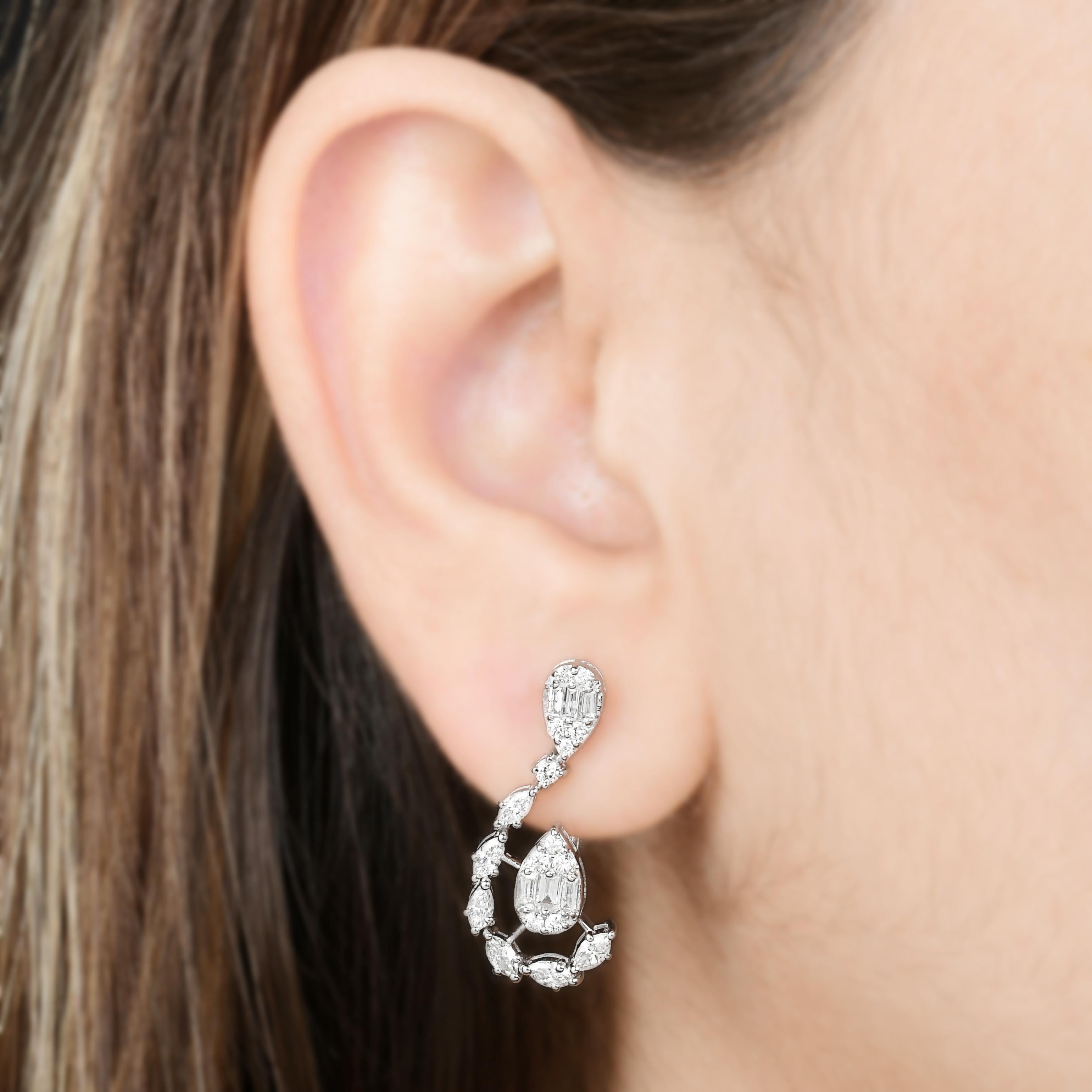 Taille baguette Clous d'oreilles en or blanc 14 carats avec diamants baguettes naturels de 1,50 carat en vente