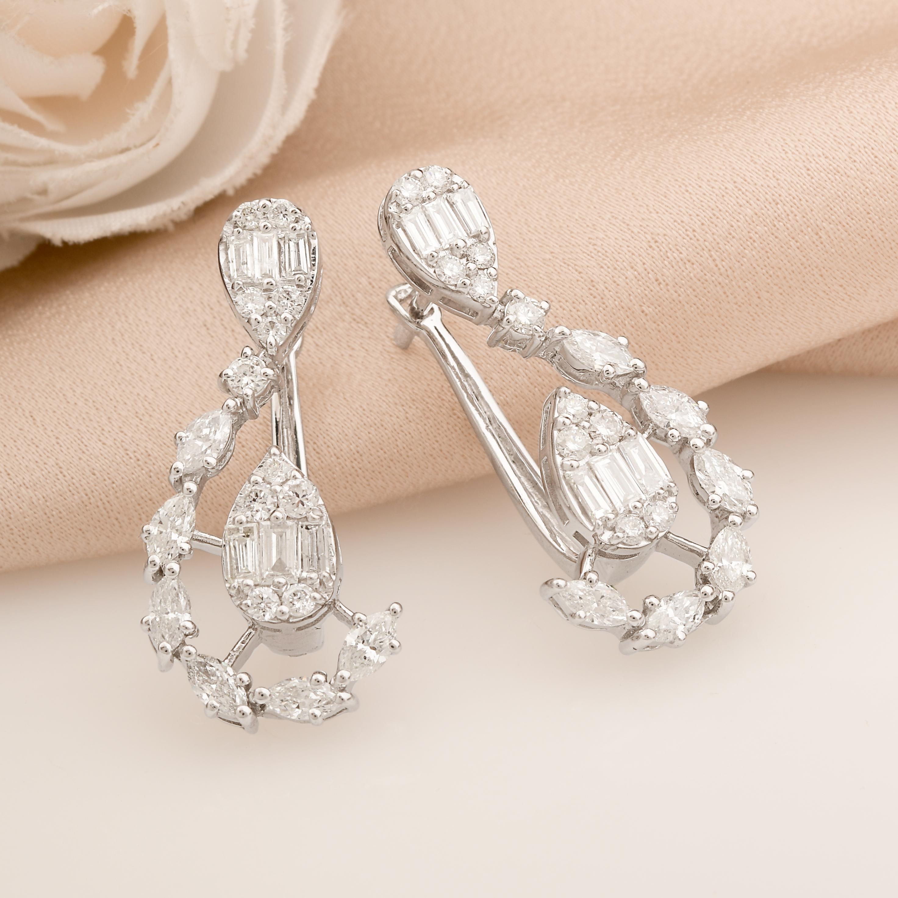 Moderne Clous d'oreilles en or blanc 18 carats avec diamants baguettes naturels de 1,50 carat en vente