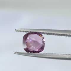 Spinelle rose naturel de 1,50 carat, non traité thermiquement, taille « coussin »
