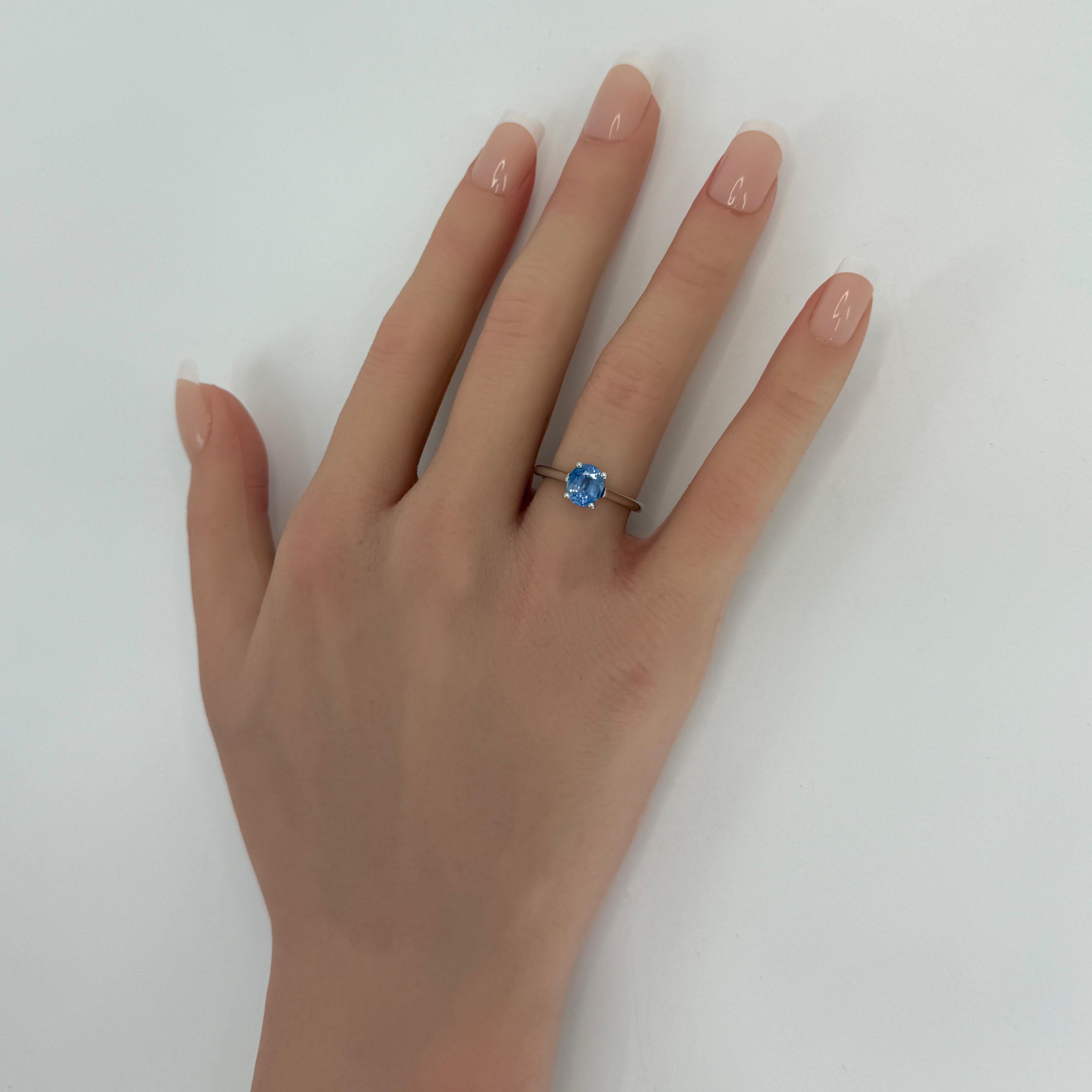 Femenino o masculino Zafiro de Ceilán azul vivo natural de 1,51 ct, talla oval 7x6 mm Anillo solitario de platino en venta