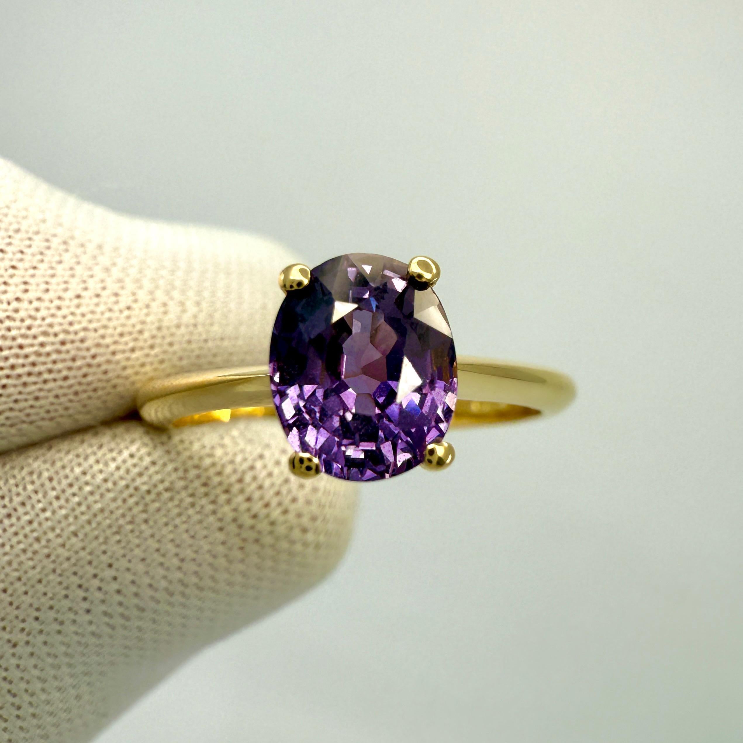 Nature 1.51ct Vivid Purple Sapphire Oval Cut 18k Yellow Gold Solitaire Ring en vente 3