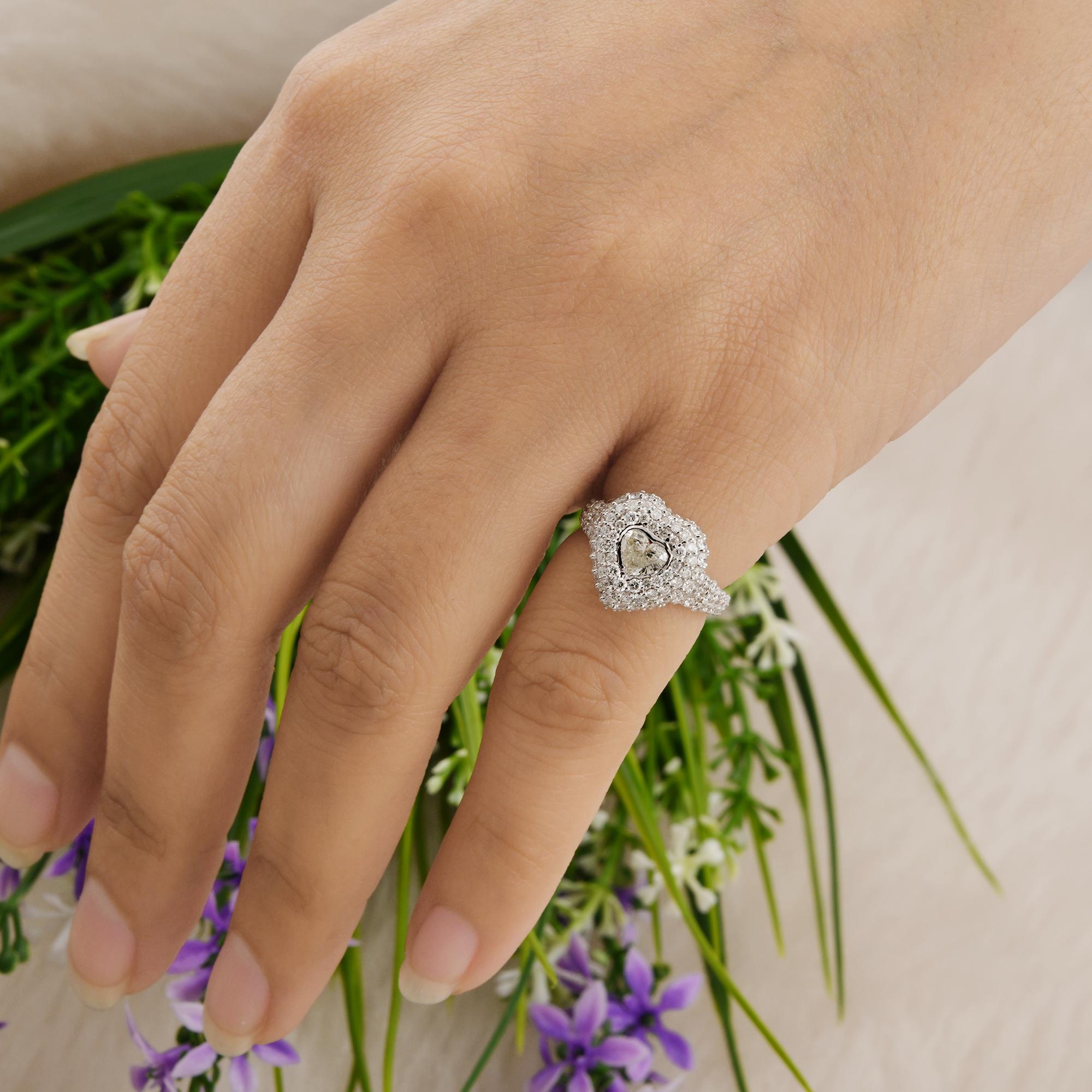Natural 1.57 Carat Heart Diamond Pave Cocktail Ring 18 Karat White Gold Jewelry In New Condition For Sale In Diera, Dubai