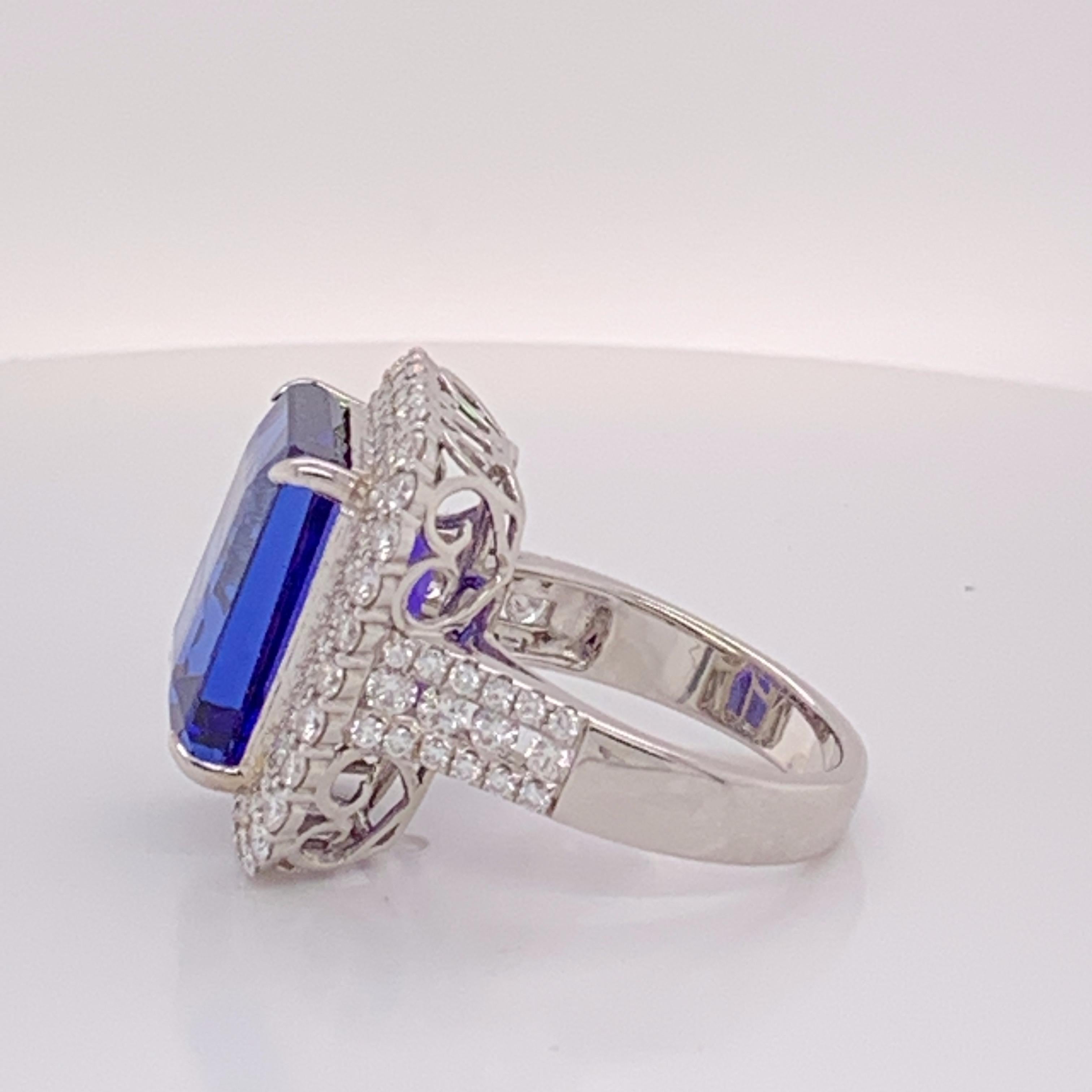 Natural 15.83 Carat Tanzanite and Diamonds Ring In New Condition For Sale In Trumbull, CT
