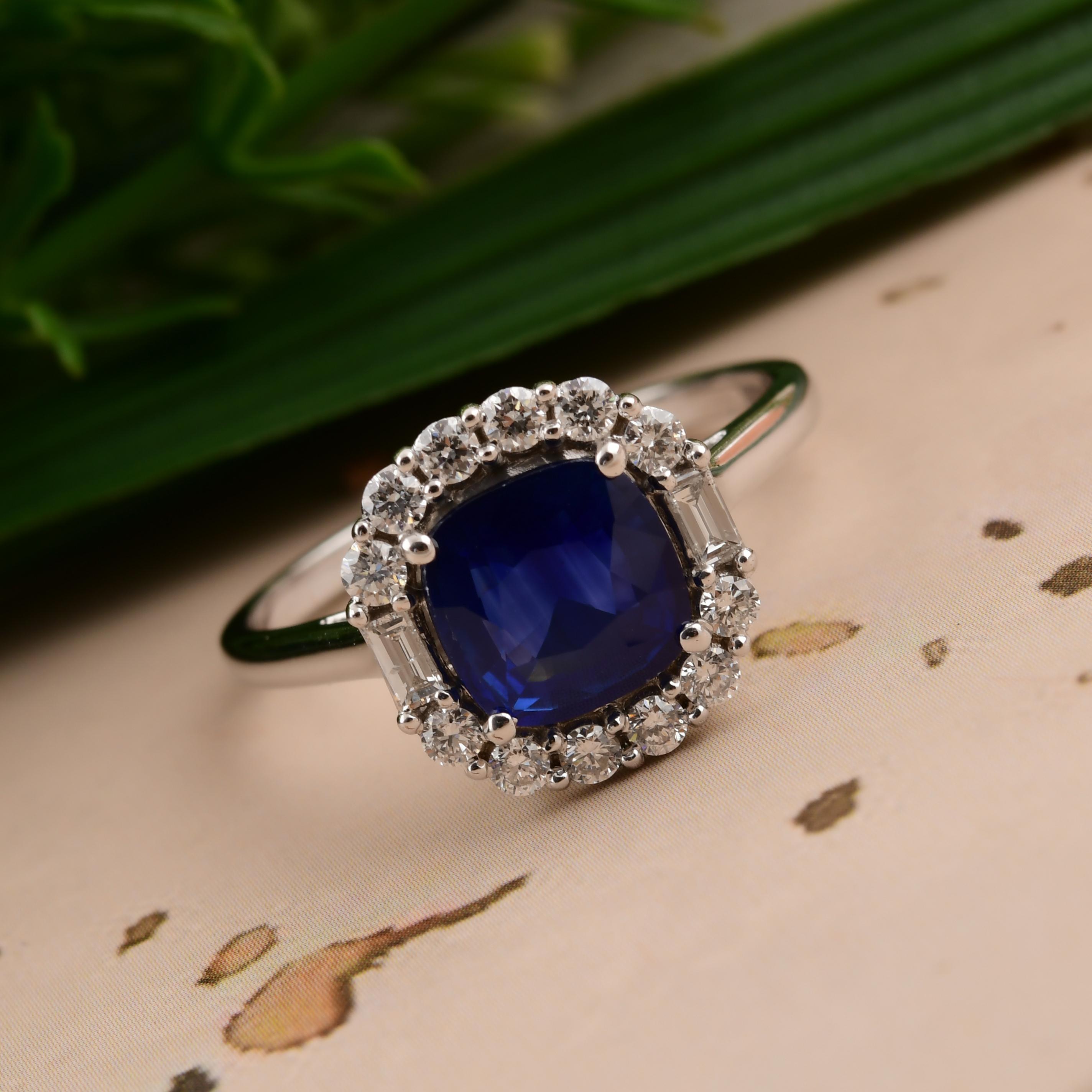 Natürlicher 1,59 Karat Blauer Saphir 0,33 Karat SI/H Diamant 14 Karat Weißgold Ring (Kissenschliff) im Angebot