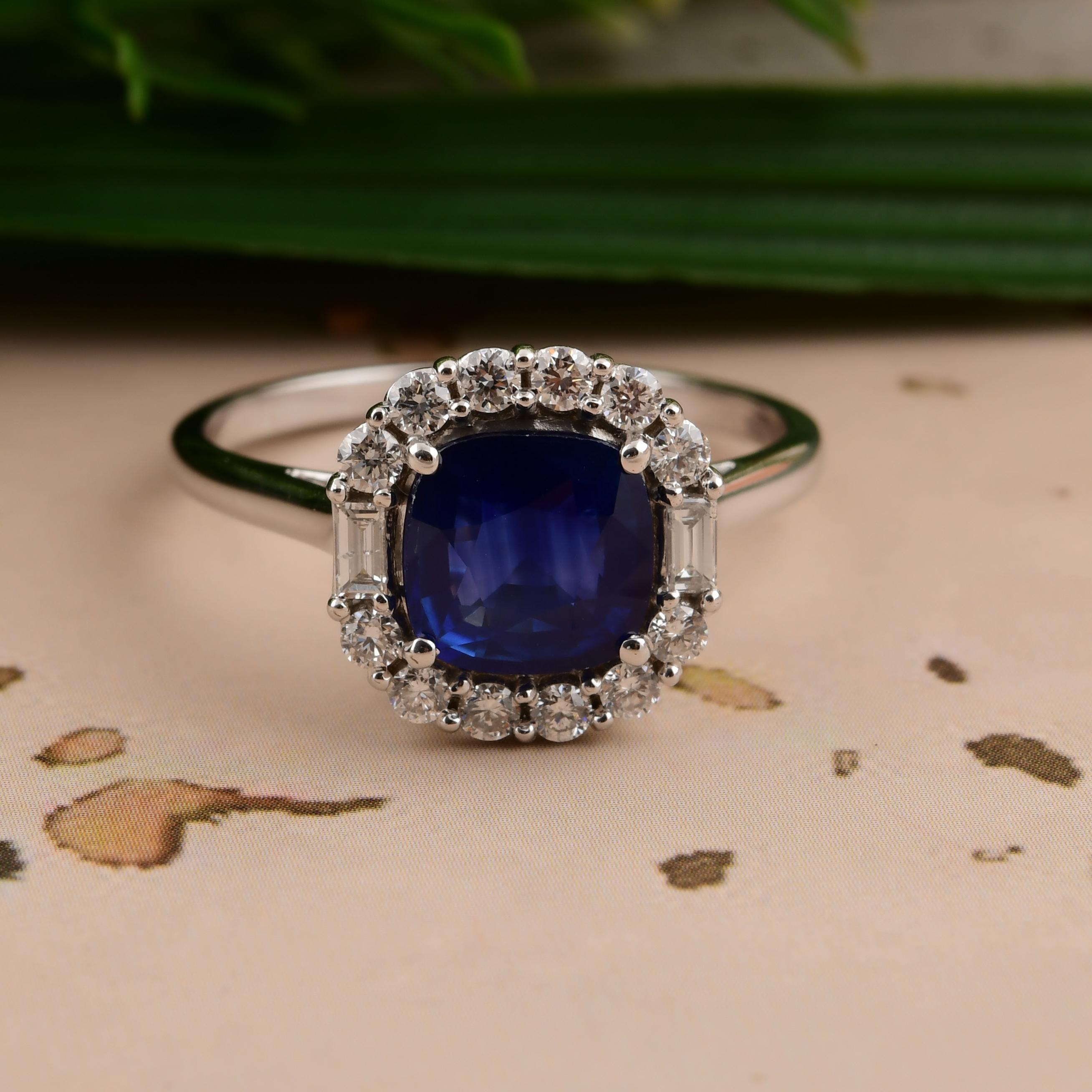 Natürlicher 1,59 Karat Blauer Saphir 0,33 Karat SI/H Diamant 14 Karat Weißgold Ring im Zustand „Neu“ im Angebot in Diera, Dubai