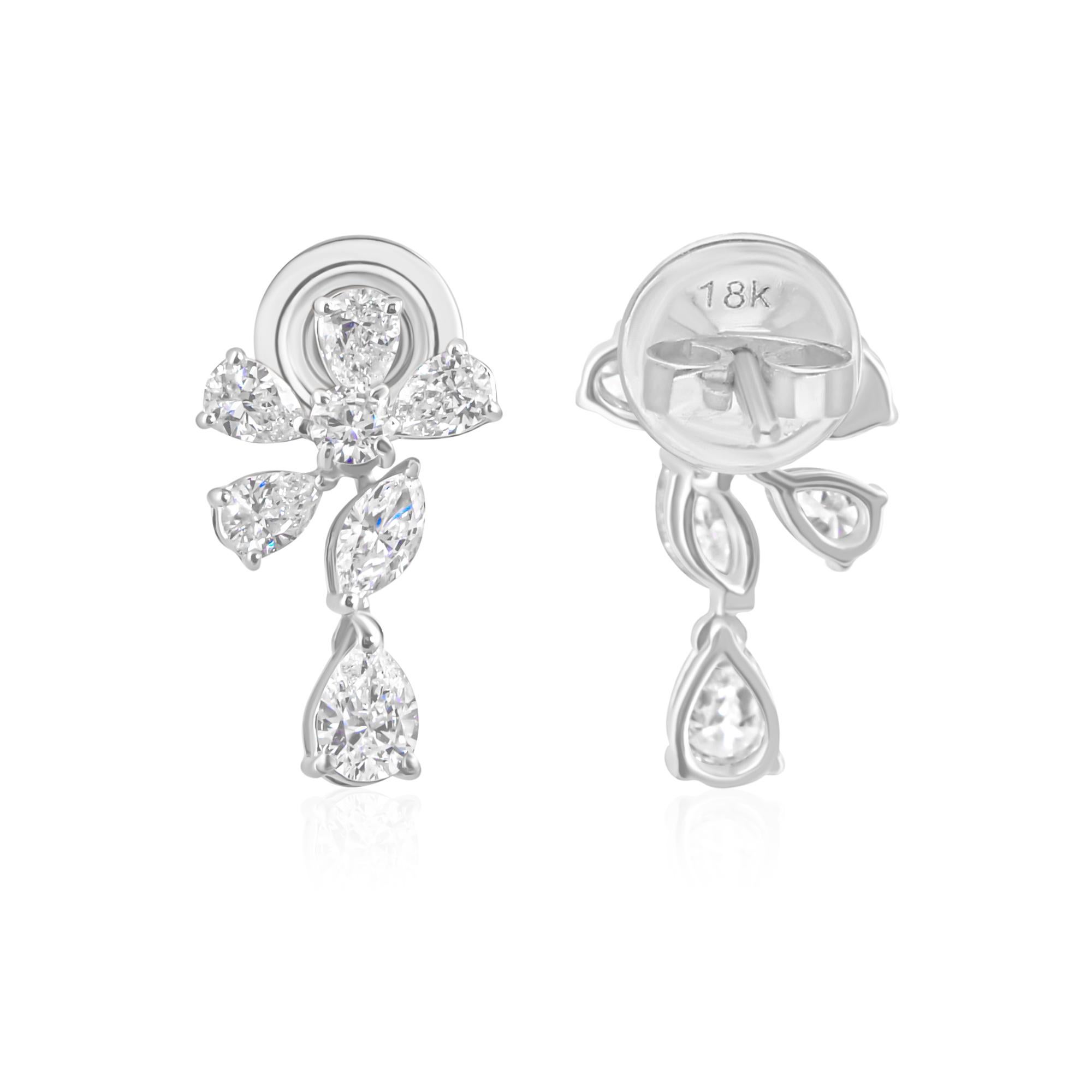 Realizzati in oro a 18 carati, questi squisiti orecchini sono impreziositi da 1,59 carati di diamanti scintillanti.

Segui la vetrina di Spectrum Jewels per vedere le ultime collezioni e i pezzi esclusivi. Spectrum Jewels è orgoglioso di essere