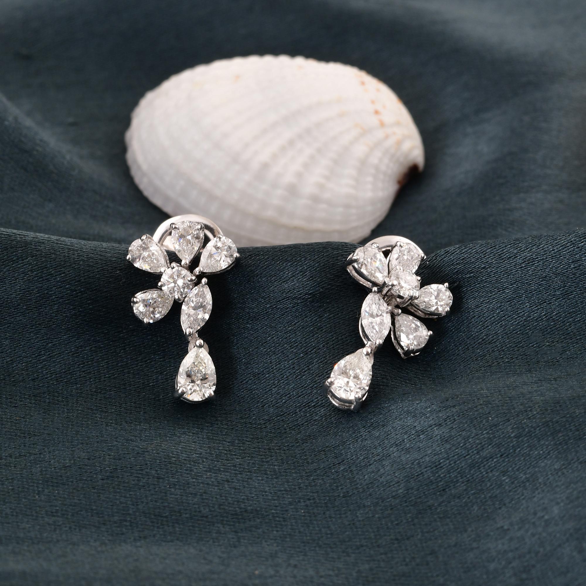 Orecchini con diamanti naturali a forma multipla da 1,59 carati SI/H Gioielli in oro bianco 18 carati In condizioni Nuovo in vendita a Diera, Dubai