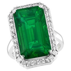 Nature 16 Carat Emerald Cut Zambian Emerald & Diamond Ring in 14Kt  Or blanc