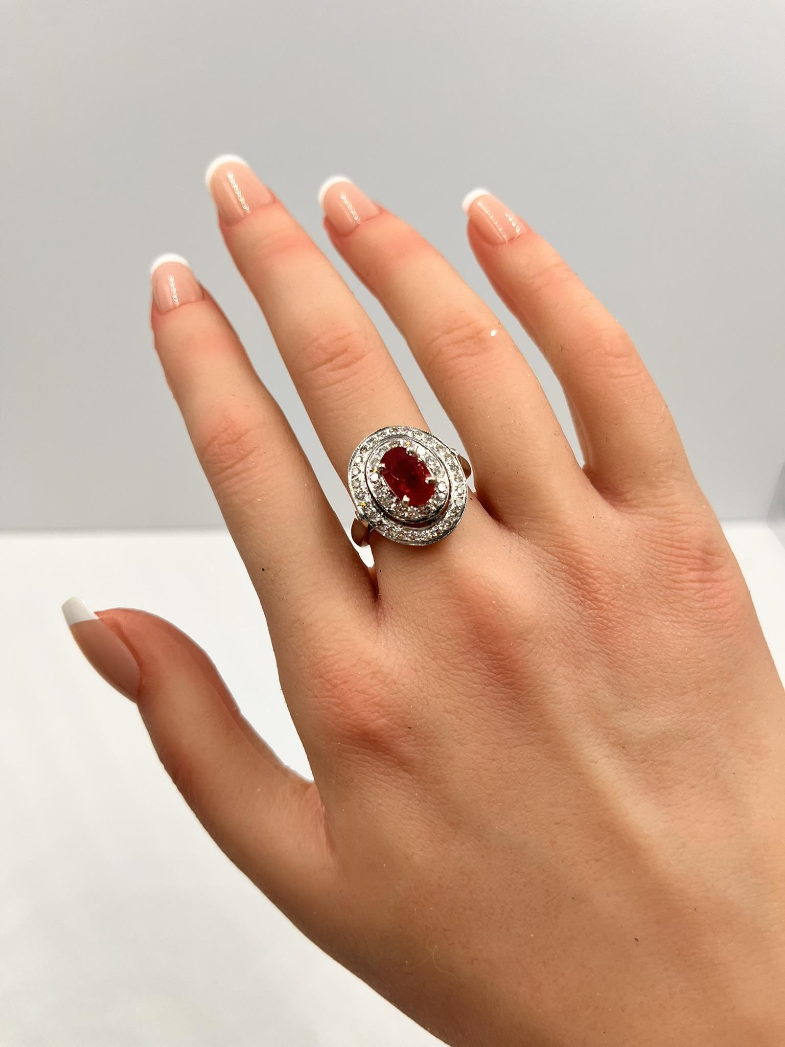 Natürlicher 1,6 Karat Rubin und Diamant Halo 18K Gold  Ring im Angebot 6