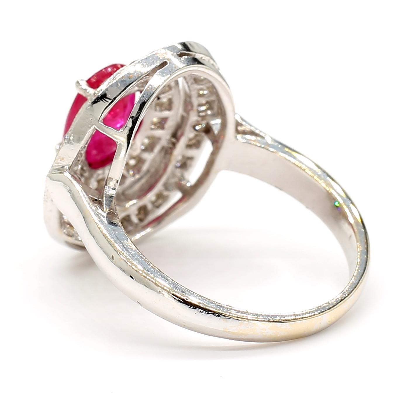Natürlicher 1,6 Karat Rubin und Diamant Halo 18K Gold  Ring Damen im Angebot
