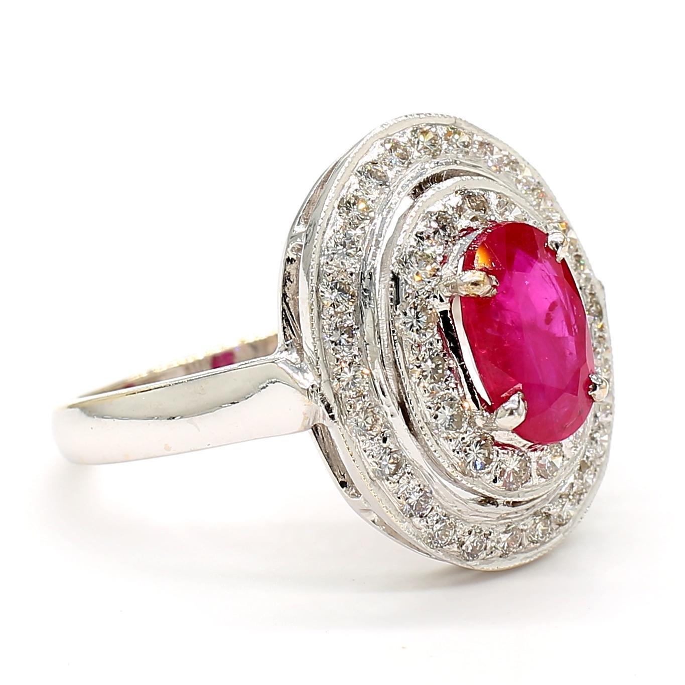 Natürlicher 1,6 Karat Rubin und Diamant Halo 18K Gold  Ring im Angebot 4