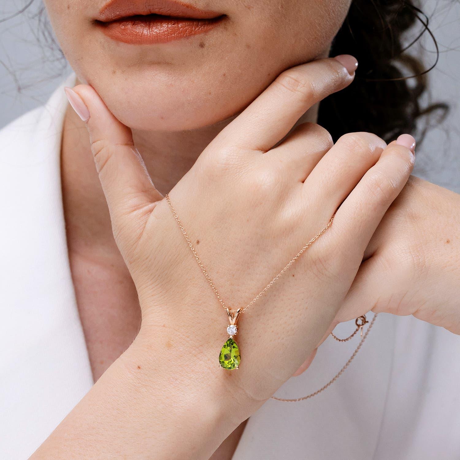 Pendentif en or jaune 14K en forme de goutte de péridot naturel de 1,6 ct avec diamant Neuf - En vente à Los Angeles, CA