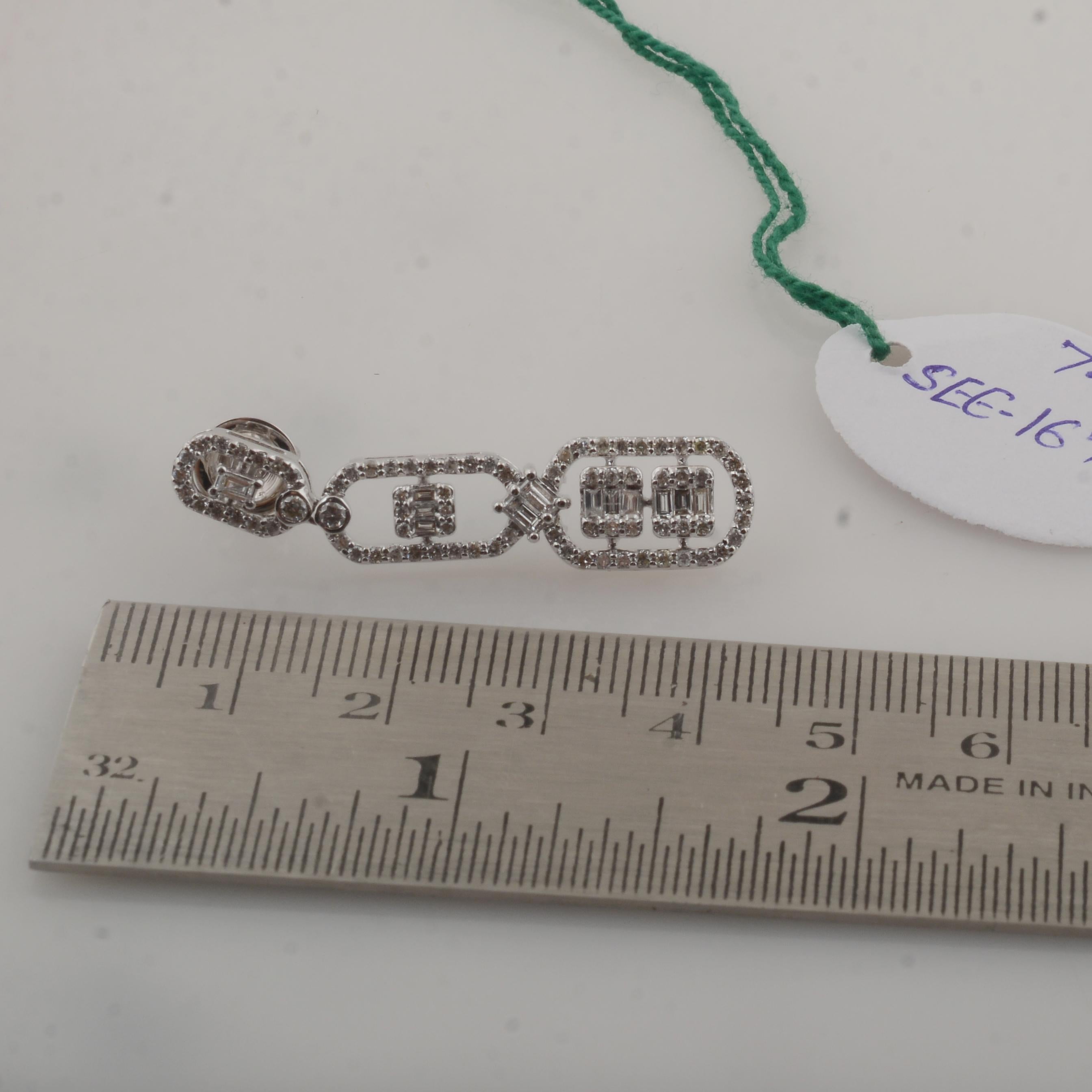 Orecchini pendenti con diamanti naturali da 1,60 carati in oro bianco massiccio 18 carati In condizioni Nuovo in vendita a Diera, Dubai