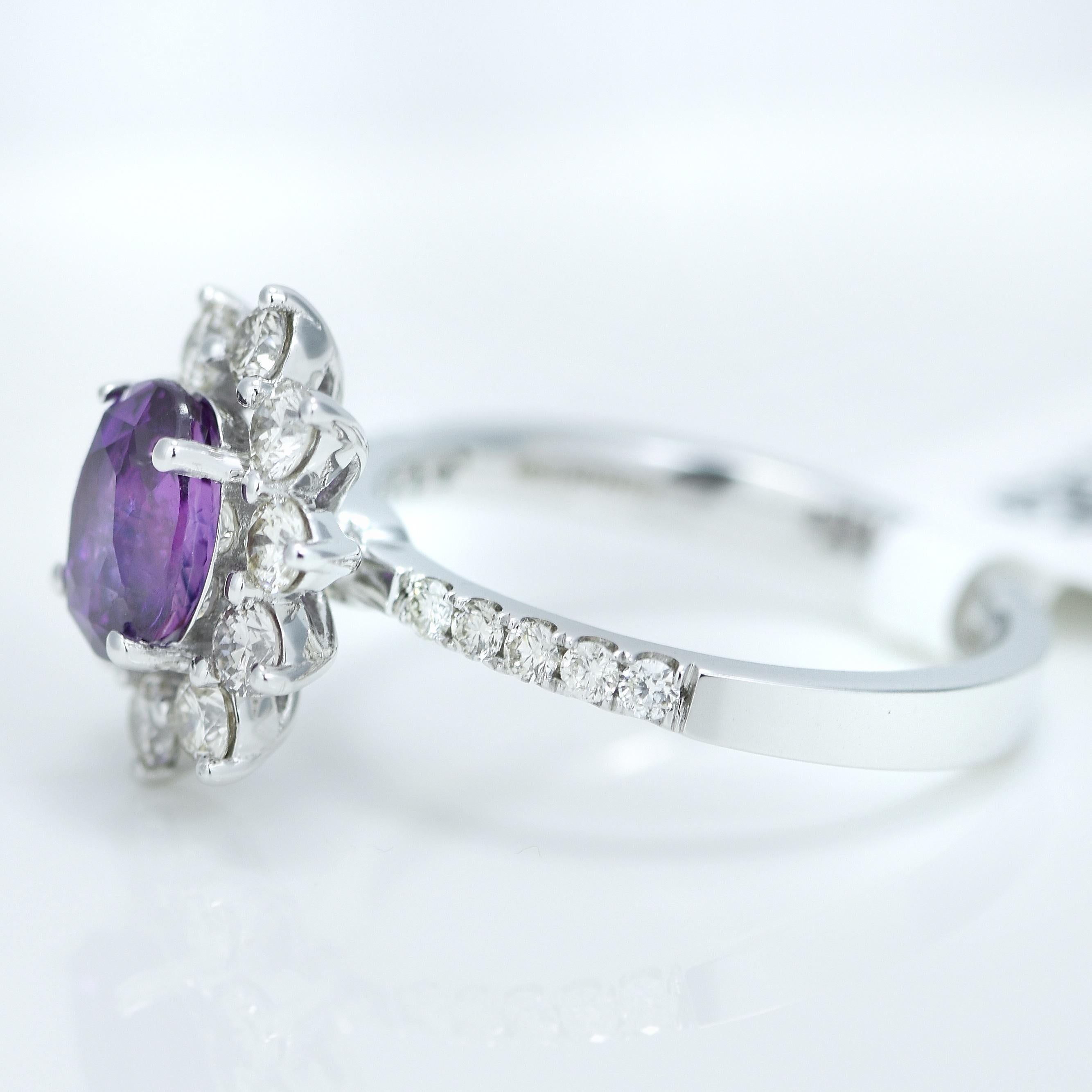 Natürlicher 1,60 Karat lila Saphir Diamant-Blumenring IGI zertifiziert (Moderne) im Angebot