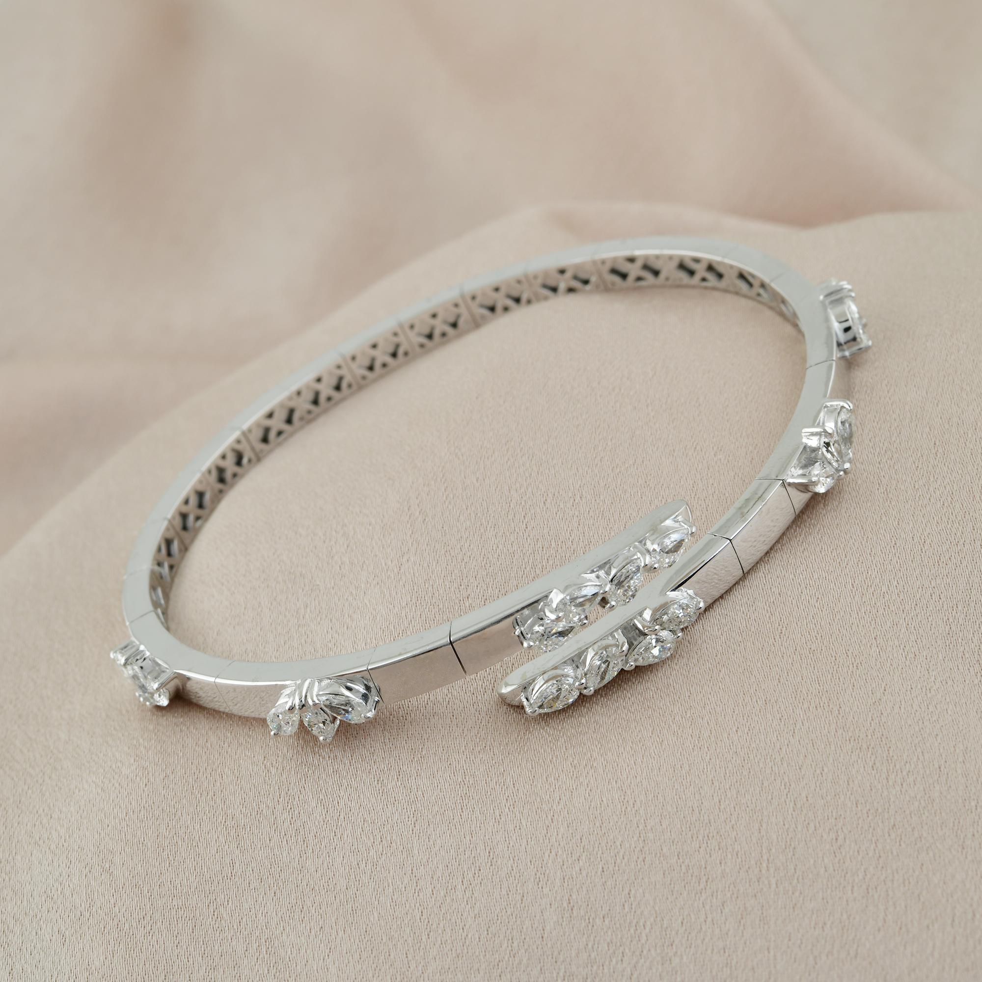 Moderne Bracelet jonc en or blanc 18 carats avec diamants poire naturels de 1,62 carat en vente
