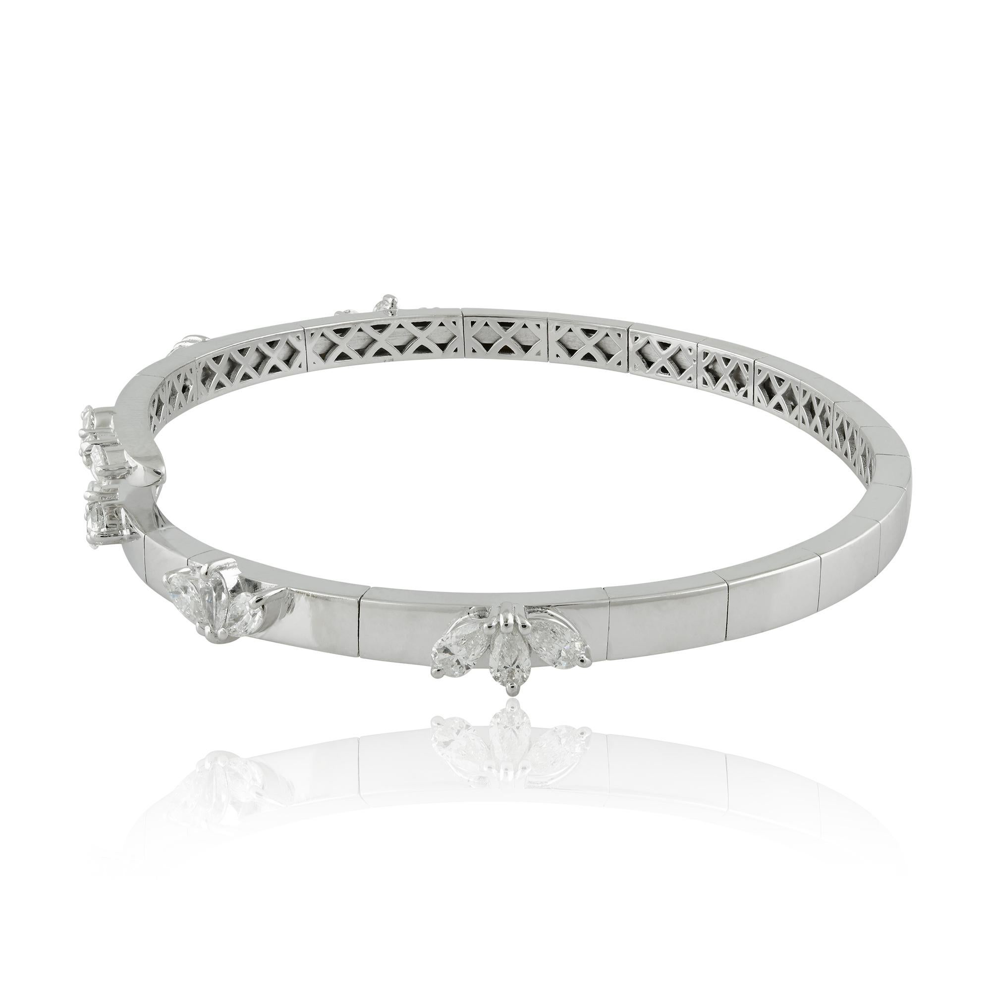 Taille poire Bracelet jonc en or blanc 18 carats avec diamants poire naturels de 1,62 carat en vente