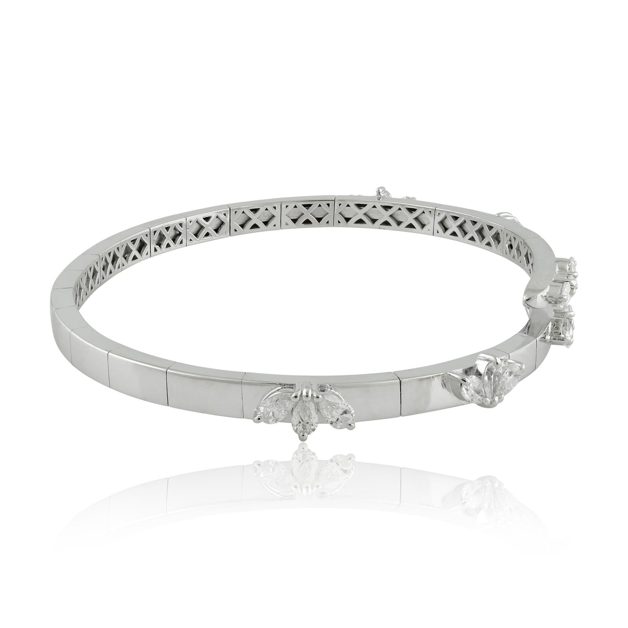 Bracelet jonc en or blanc 18 carats avec diamants poire naturels de 1,62 carat Neuf - En vente à Diera, Dubai