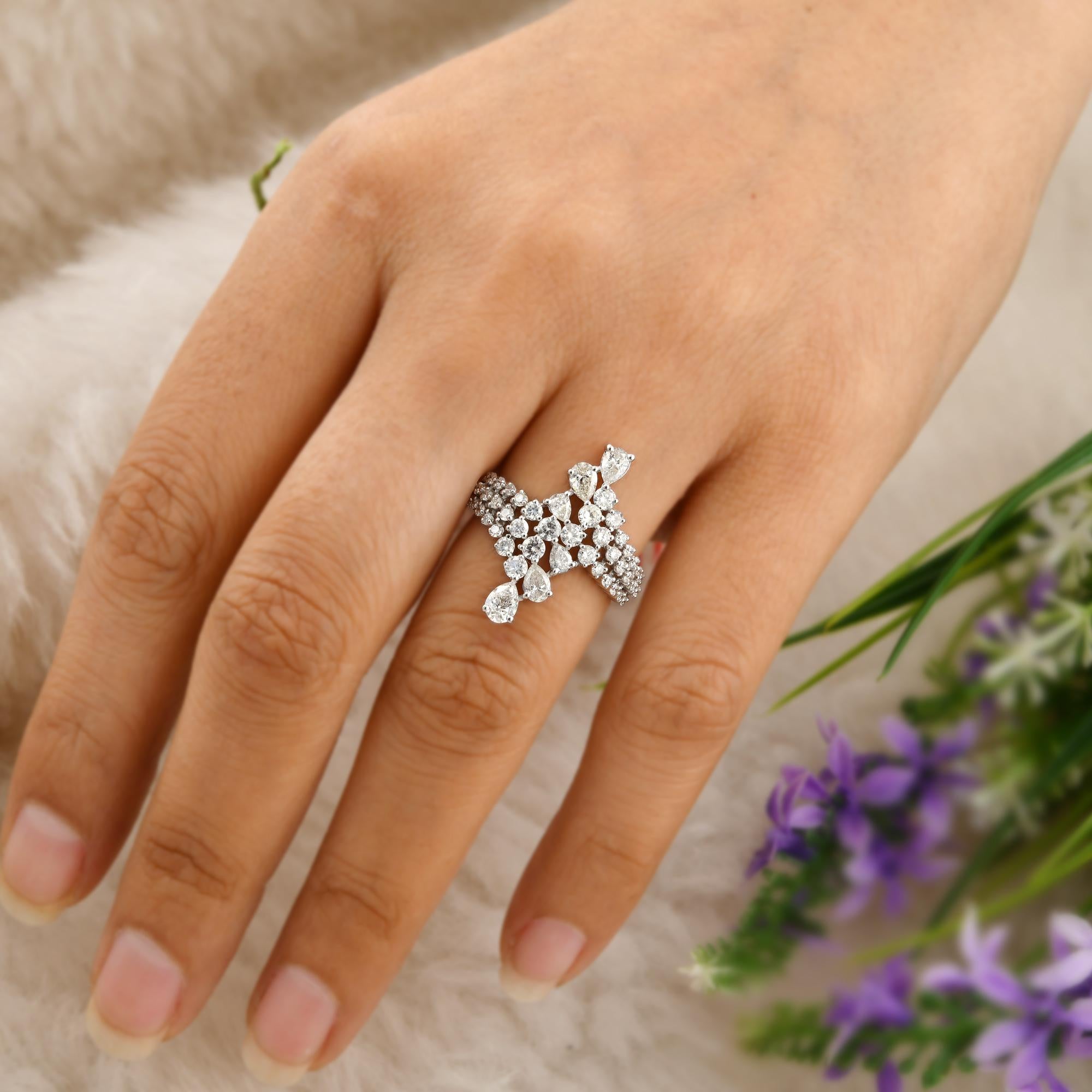 Moderno Anello con diamante a pera naturale da 1,63 carati, purezza SI e colore HI, oro bianco 18 carati in vendita