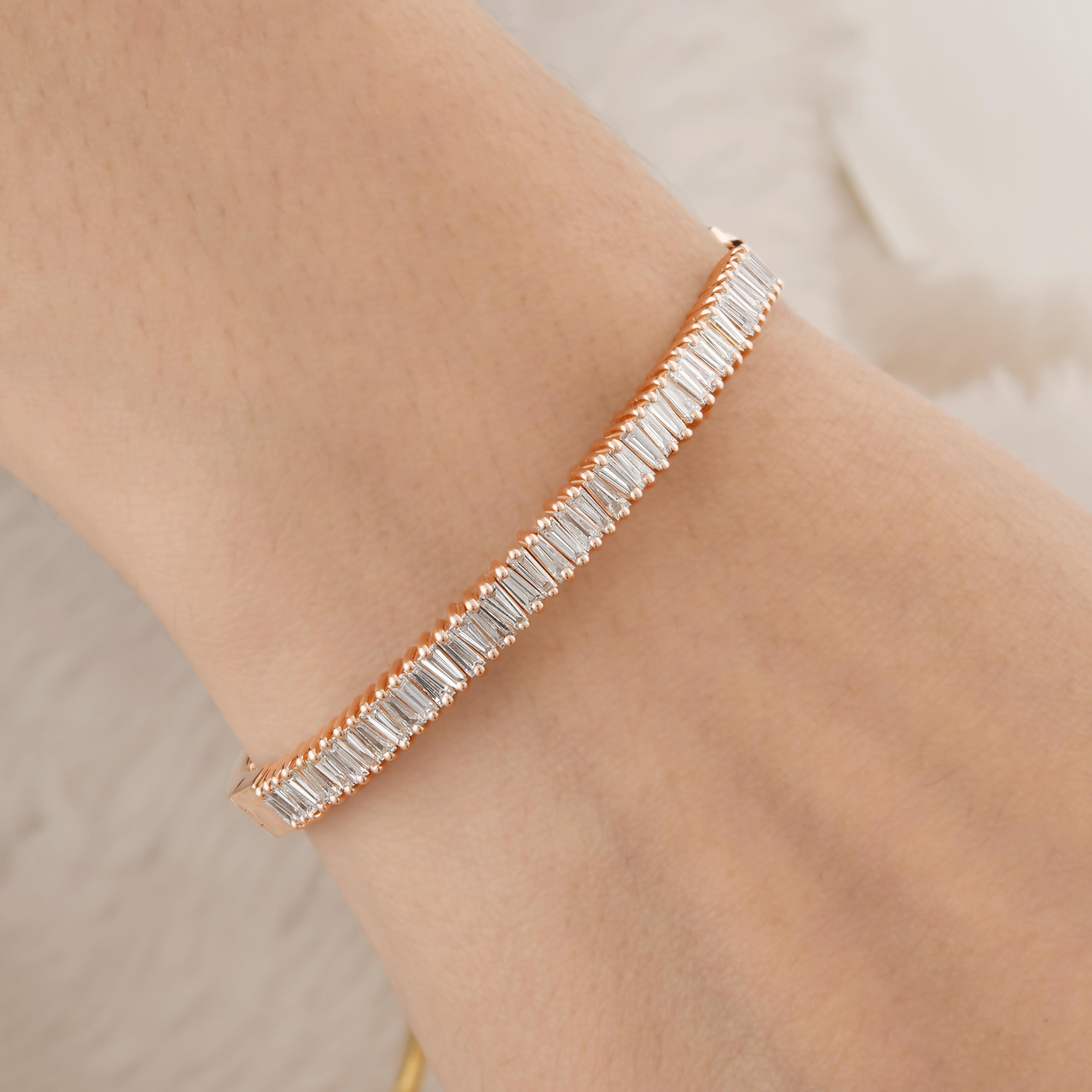 Natural 1.66 Carat SI/H Tapered Baguette Diamond Bracelet 14 Karat Rose Gold (Baguetteschliff) im Angebot