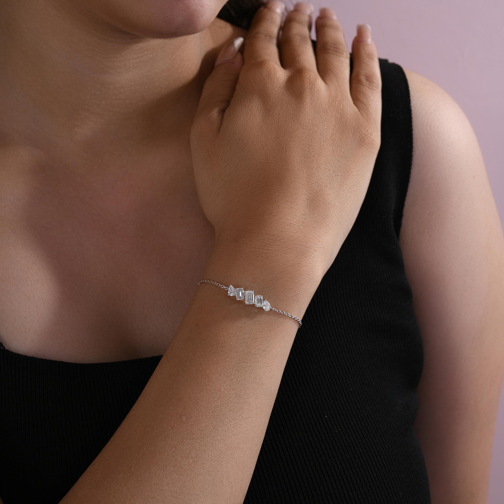 Donna Natural 1.68 Carat SI/H Pear Emerald Cut Diamond Bracelet 18 Karat White Gold in vendita