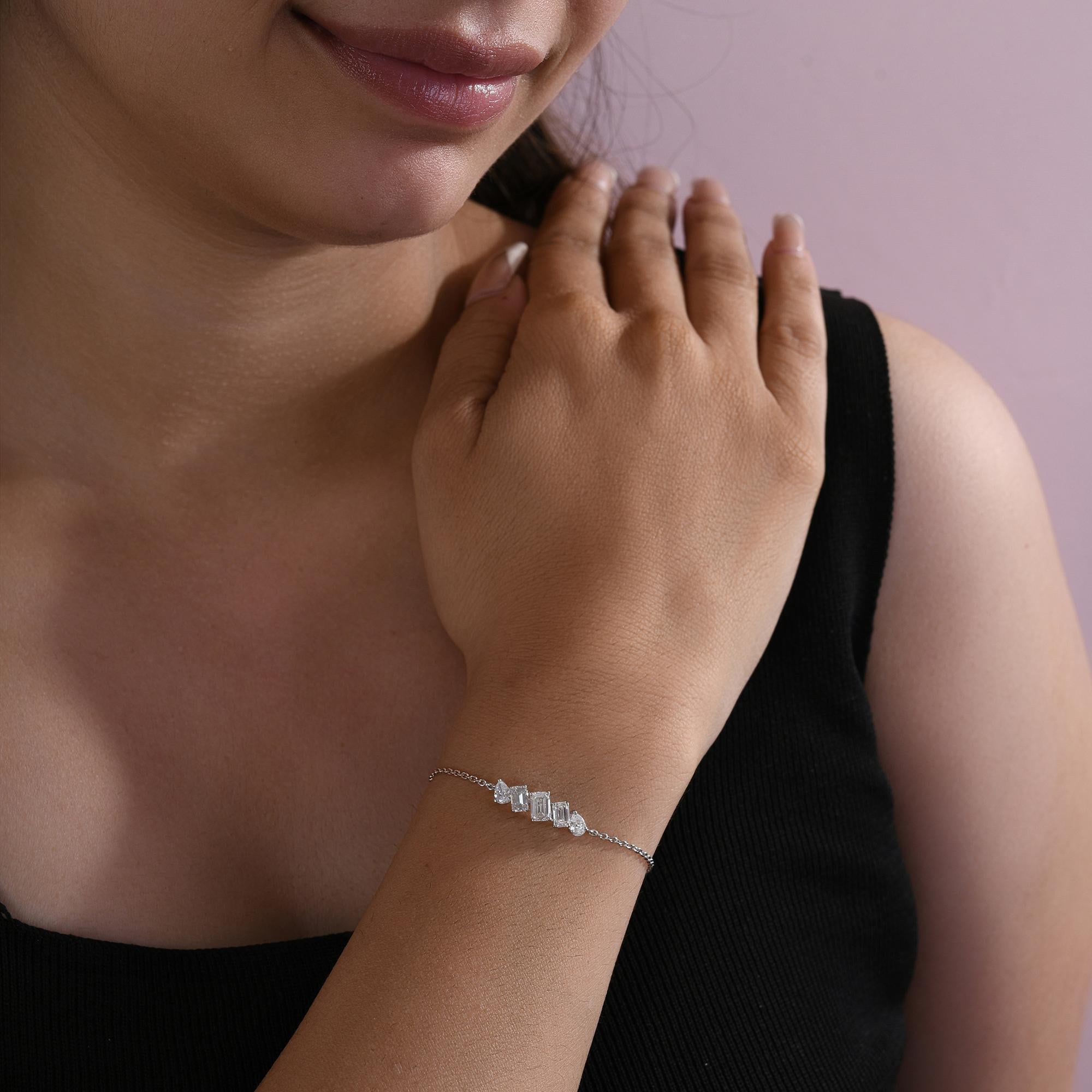 Natural 1.68 Carat SI/H Pear Emerald Cut Diamond Bracelet 18 Karat White Gold in vendita 2