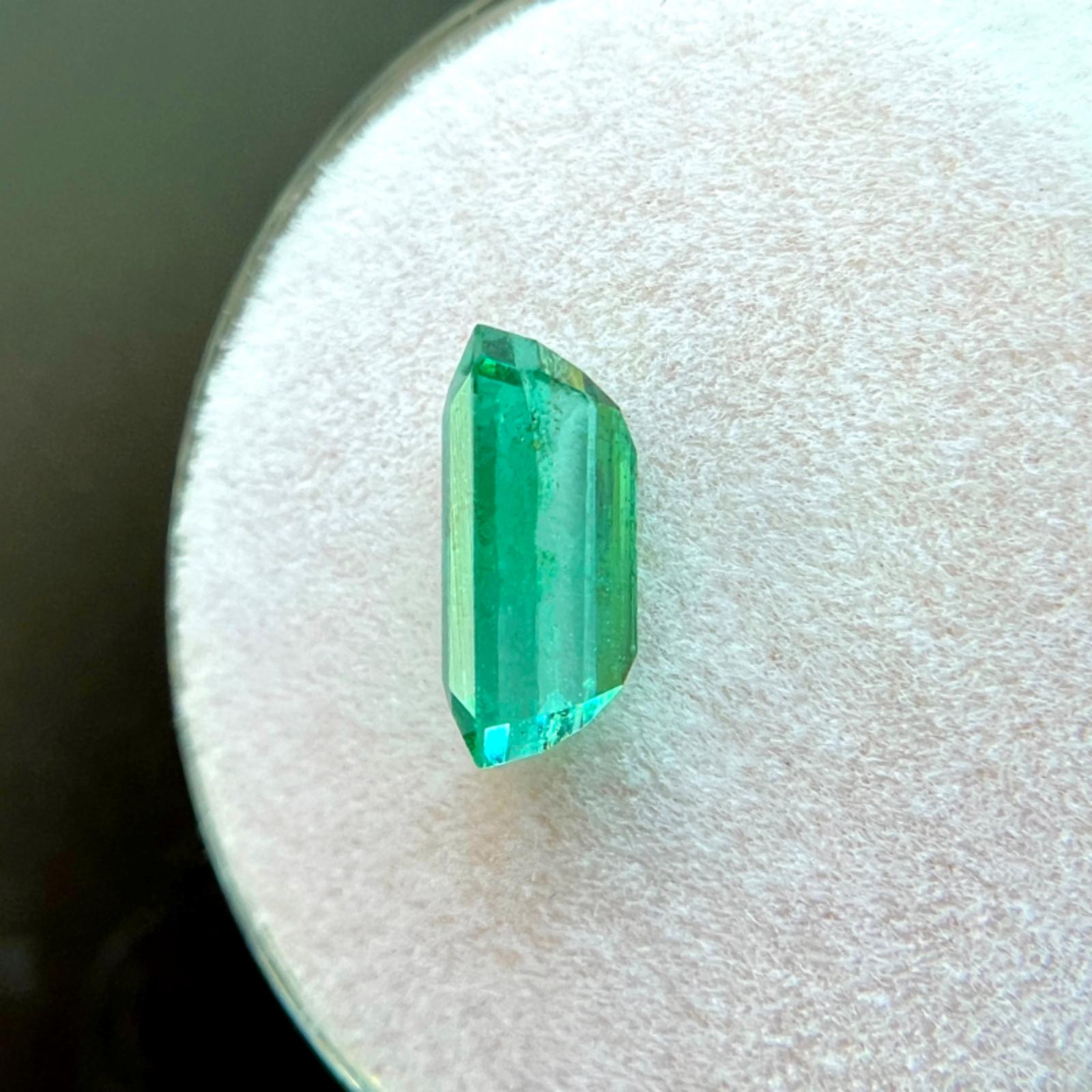 Natürlicher 1.68ct Smaragd Lebendiges Grün Oktagon Schliff 9.1x5.4mm Loser Seltener Edelstein im Zustand „Neu“ im Angebot in Birmingham, GB