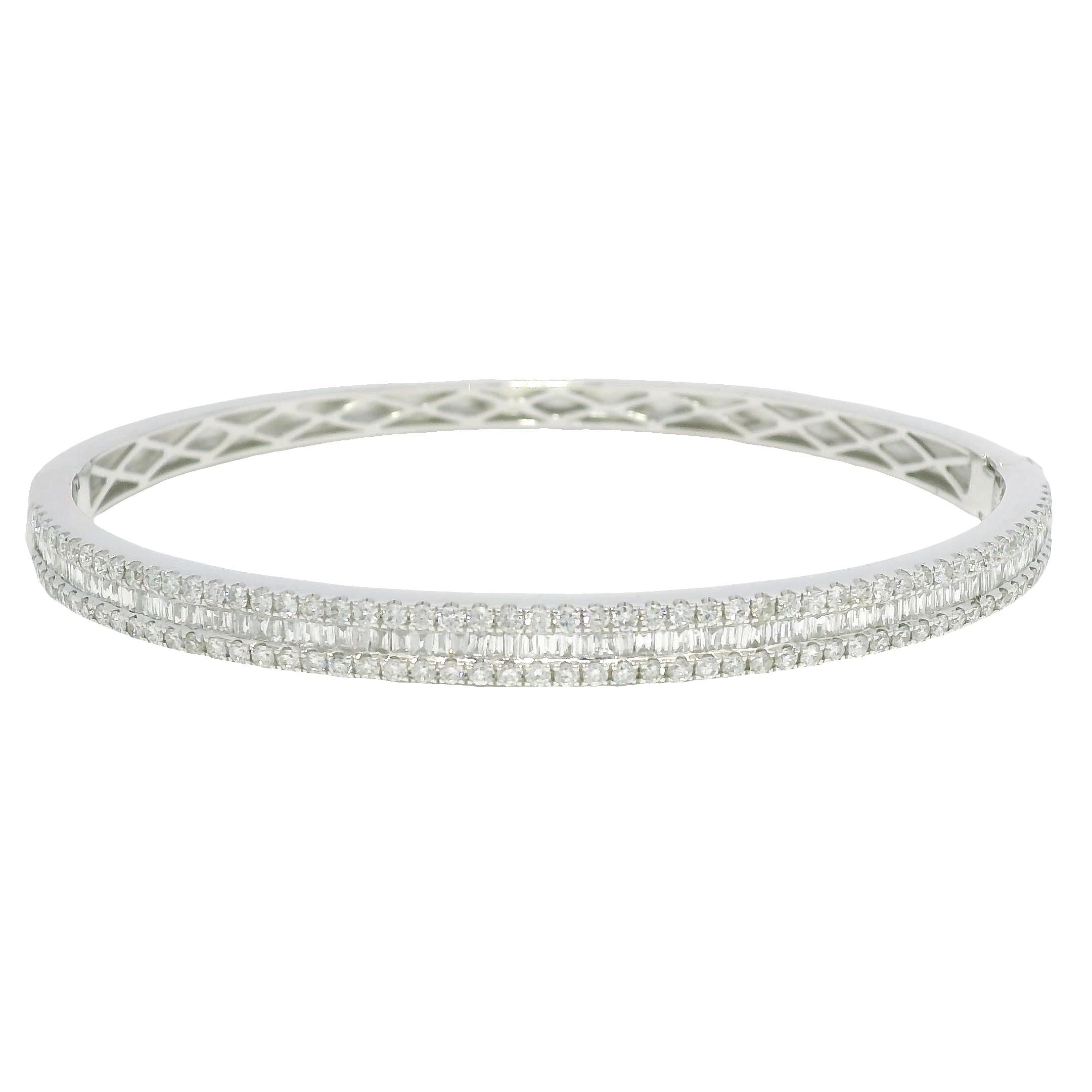 Natural 1.70 Carat Diamond 18-Karat Bangle Bracelet In Stock