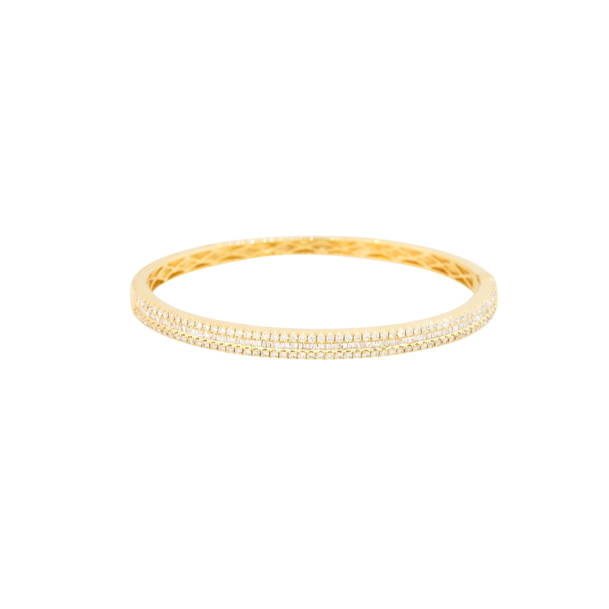 Brazalete de oro amarillo de 18 quilates con diamante natural talla redonda y baguette de 1,70 quilates

Este impresionante brazalete de oro amarillo de 18 quilates tiene 1,70 quilates de diamantes naturales, con tallas redonda y baguette. El