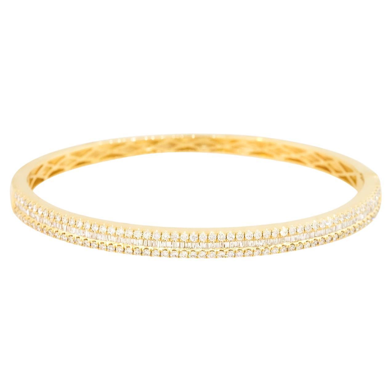 Natural 1.70 Carat Round and Baguette Cut Diamond 18-Karat Bangle En Stock