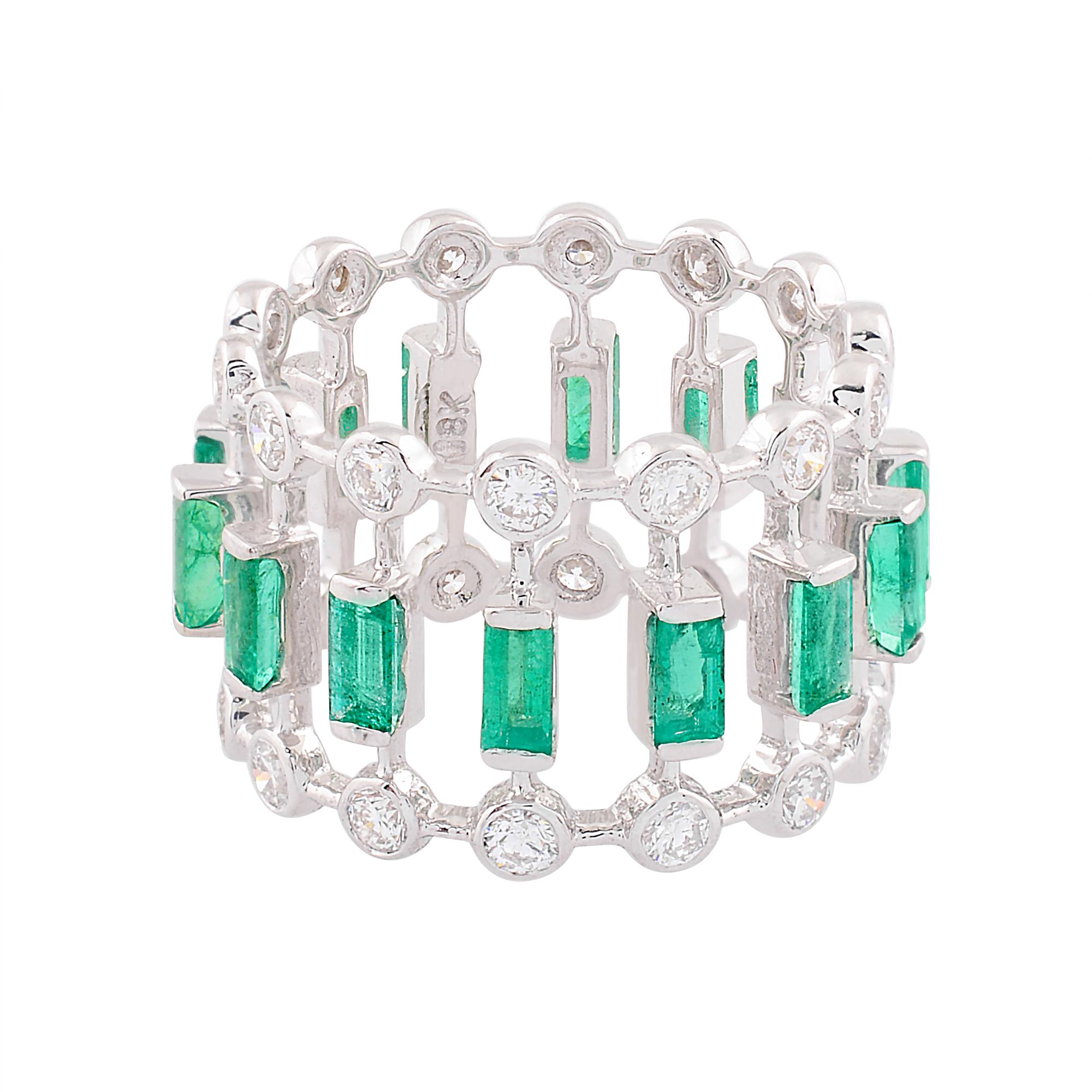Natural 1.73 Carat Baguette Emerald Ring 1.22 Ct SI/H Diamond 18k White Gold In New Condition For Sale In Diera, Dubai
