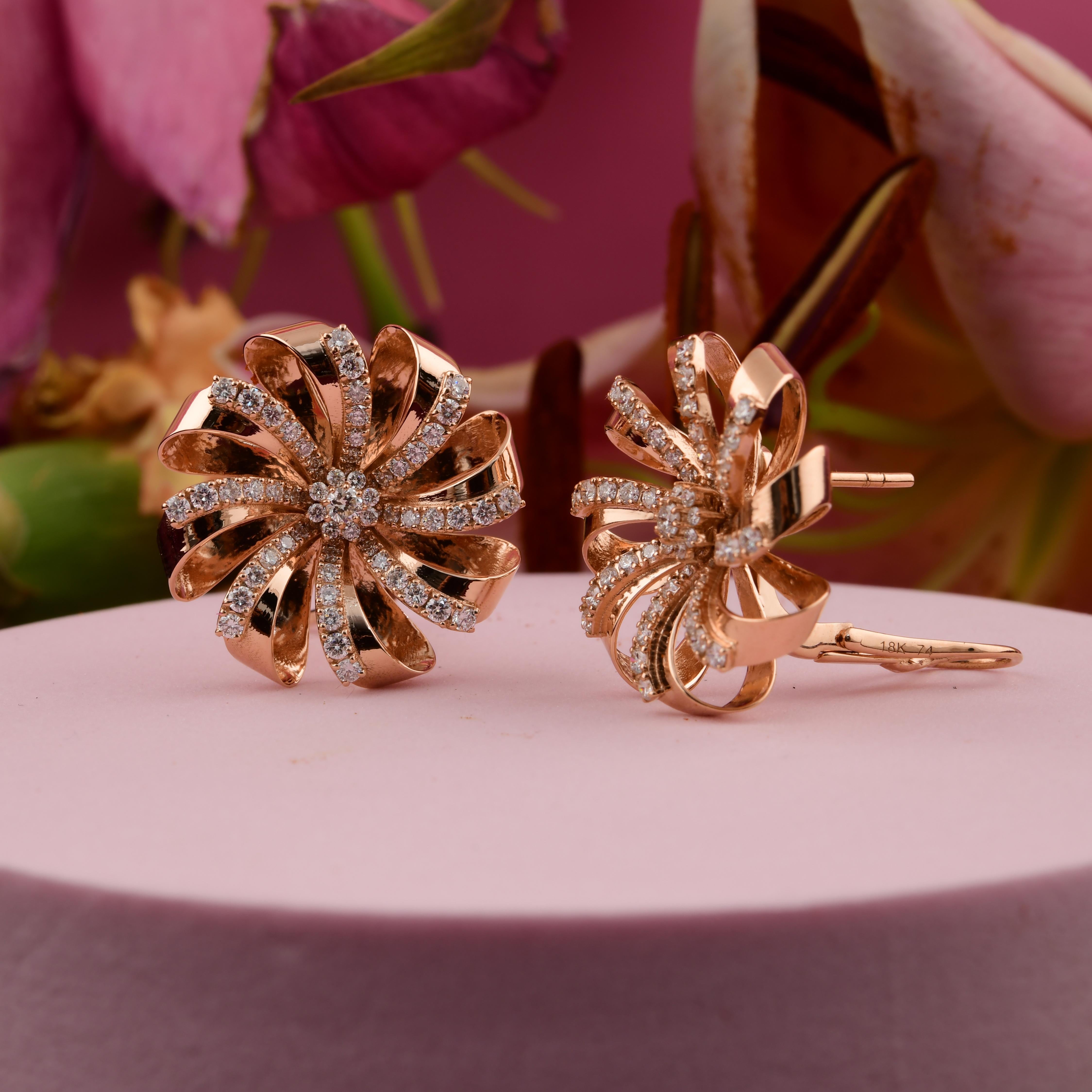 Taglio rotondo Orecchini a fiore con diamanti tondi naturali da 1,75 carati SI/H Gioielli in oro rosa 14 carati in vendita