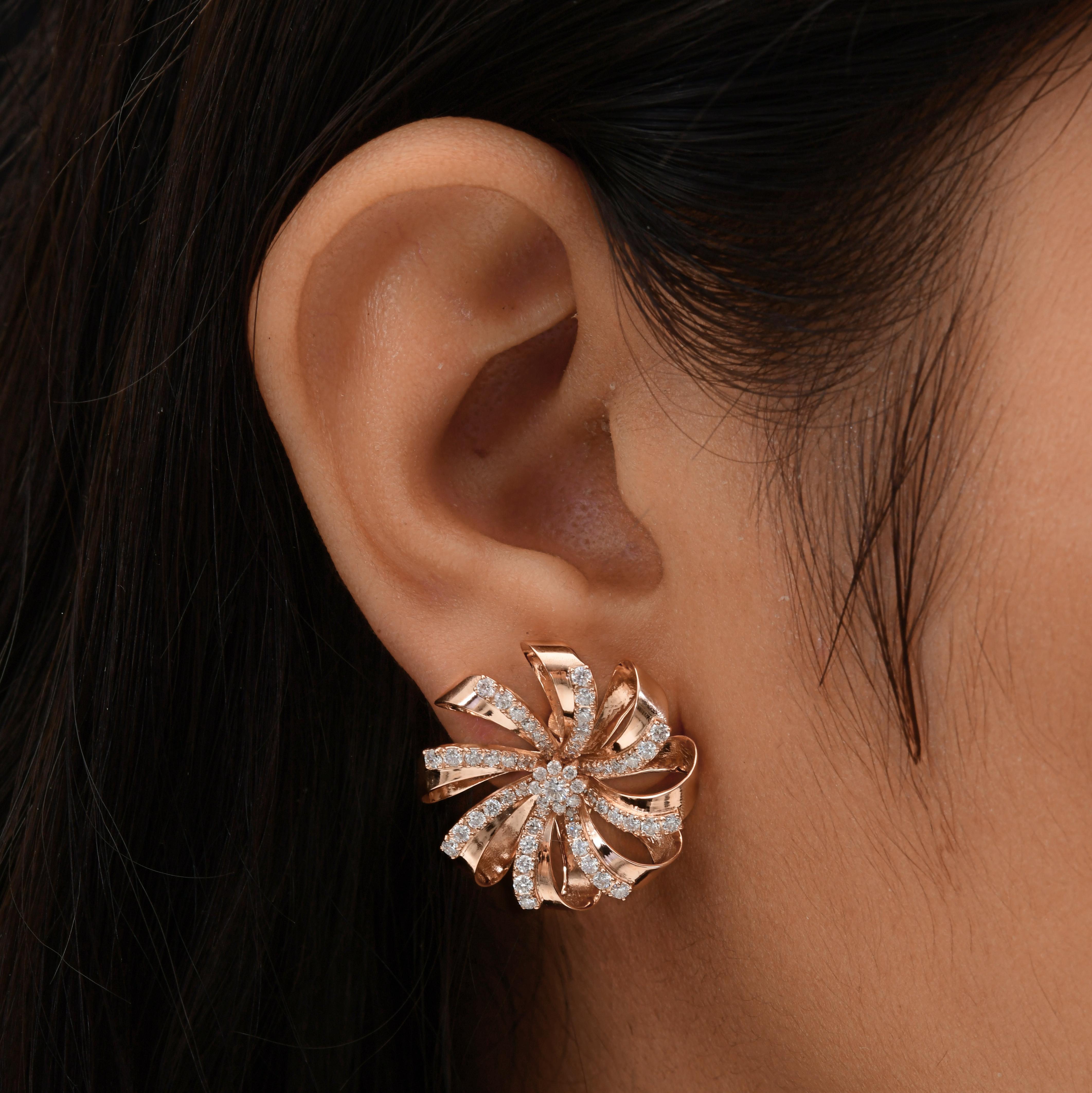Orecchini a fiore con diamanti tondi naturali da 1,75 carati SI/H Gioielli in oro rosa 14 carati In condizioni Nuovo in vendita a Diera, Dubai