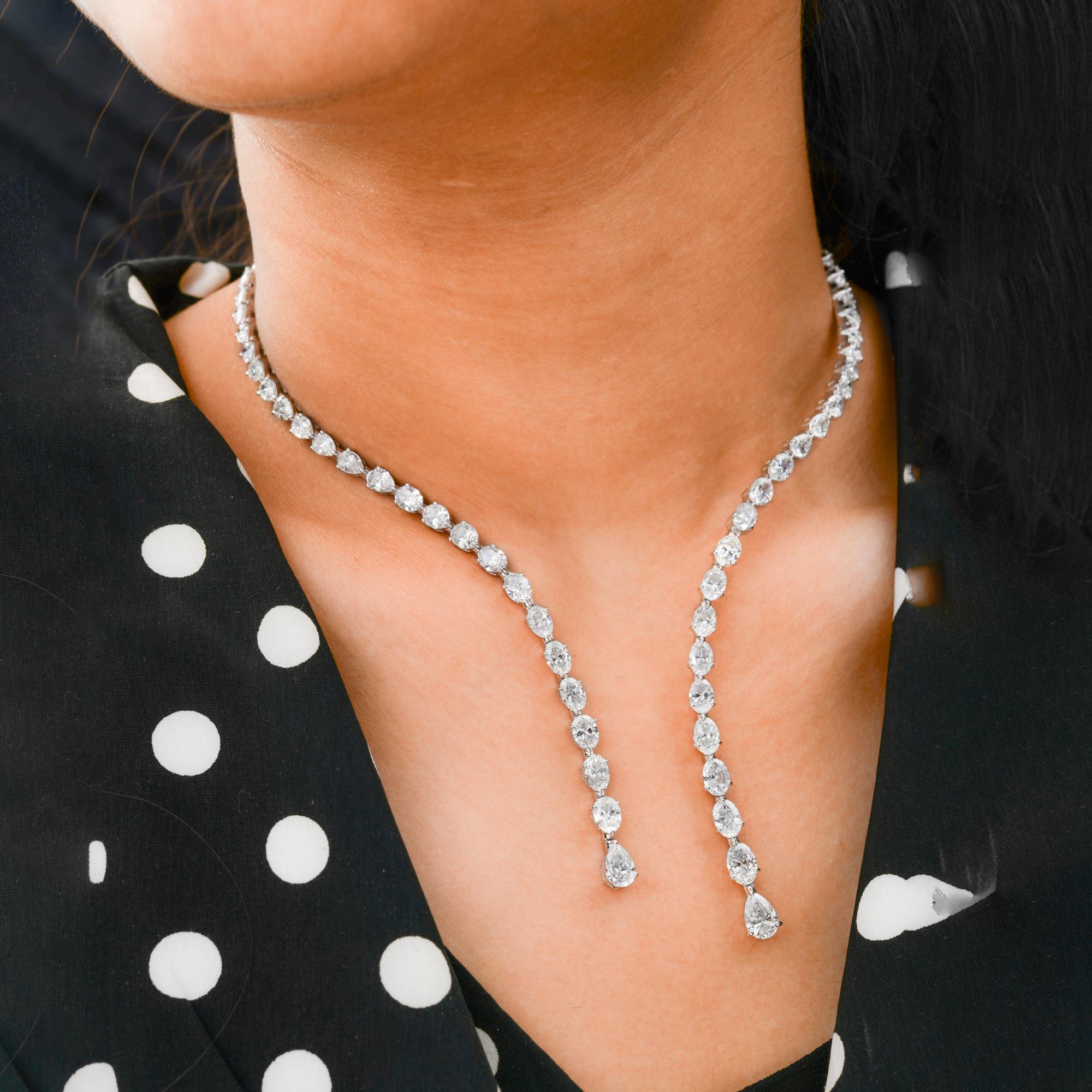 Diese natürliche 17,59 Karat Diamanten 18 Karat Weißgold Choker Drop Halskette verfügt über abgestufte rund geschliffenen Diamanten in offenen Choker mit offenen Tropfen gesetzt.
Diamanten sind ein universelles Symbol für Ewigkeit und Stärke. Es ist