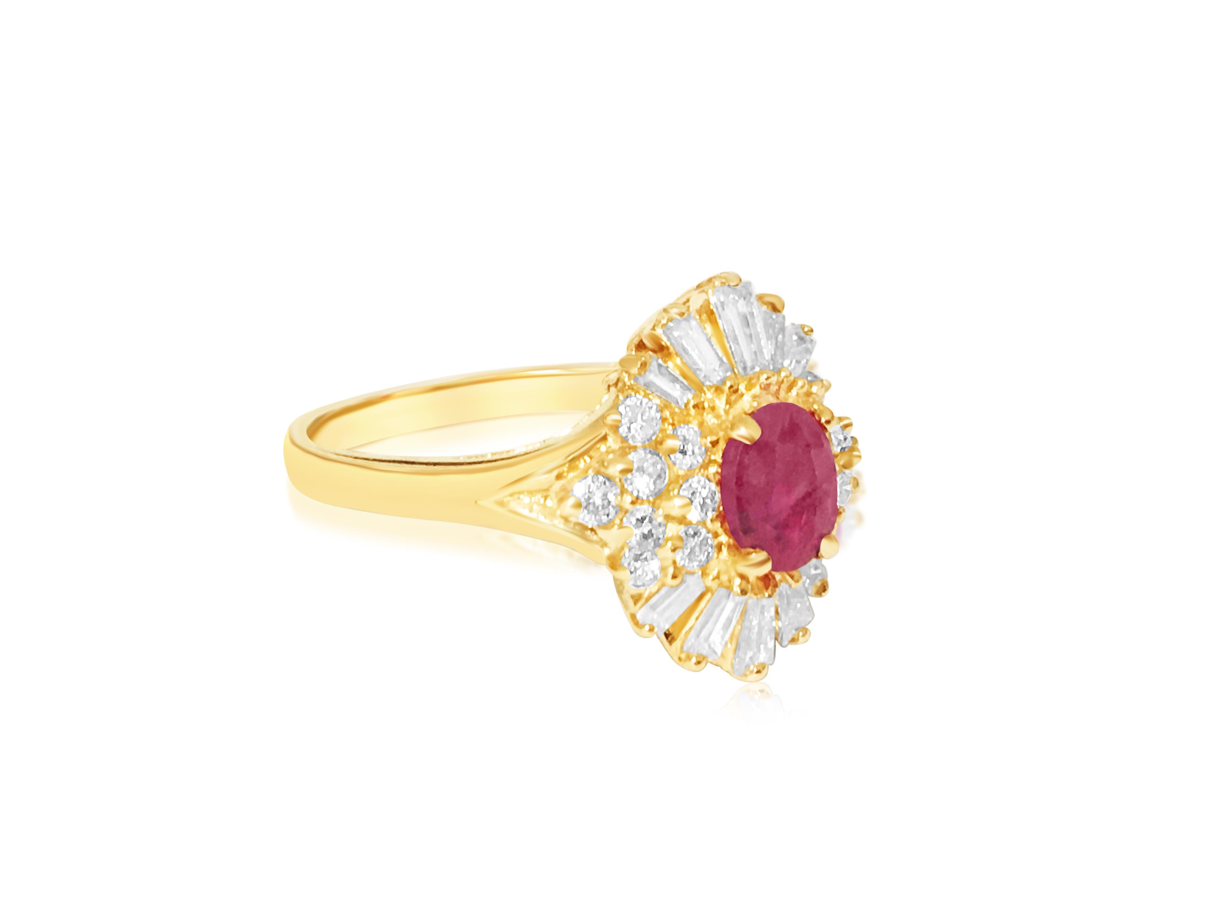 Dies ist ein hübscher Ring aus massivem 14-karätigem Gelbgold. Er hat einen ovalen Rubin von 1 Karat, der sicher in Zacken gefasst ist. Der Rubin ist zu 100% natürlich und wurde nicht mit Hitze behandelt. Die Diamanten des Rings haben insgesamt 0,75