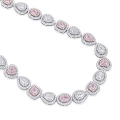 Naturel, 17,70 carats. Collier à chaîne TW avec diamants rose pâle et blancs taille « cushion »
