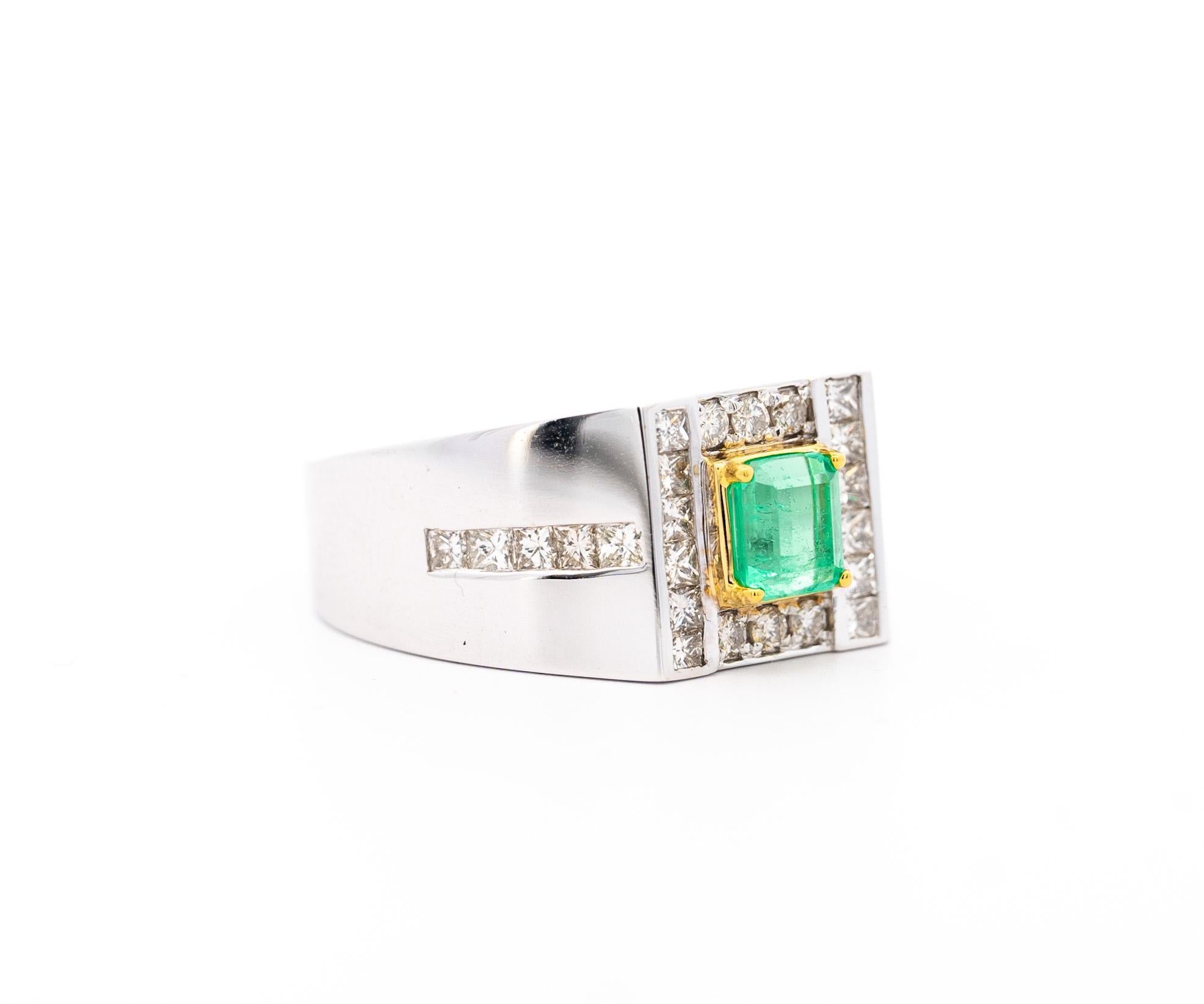 Men's Natural 1.78 Carat Emerald and Diamond 18K Gold Mens Ring For Sale