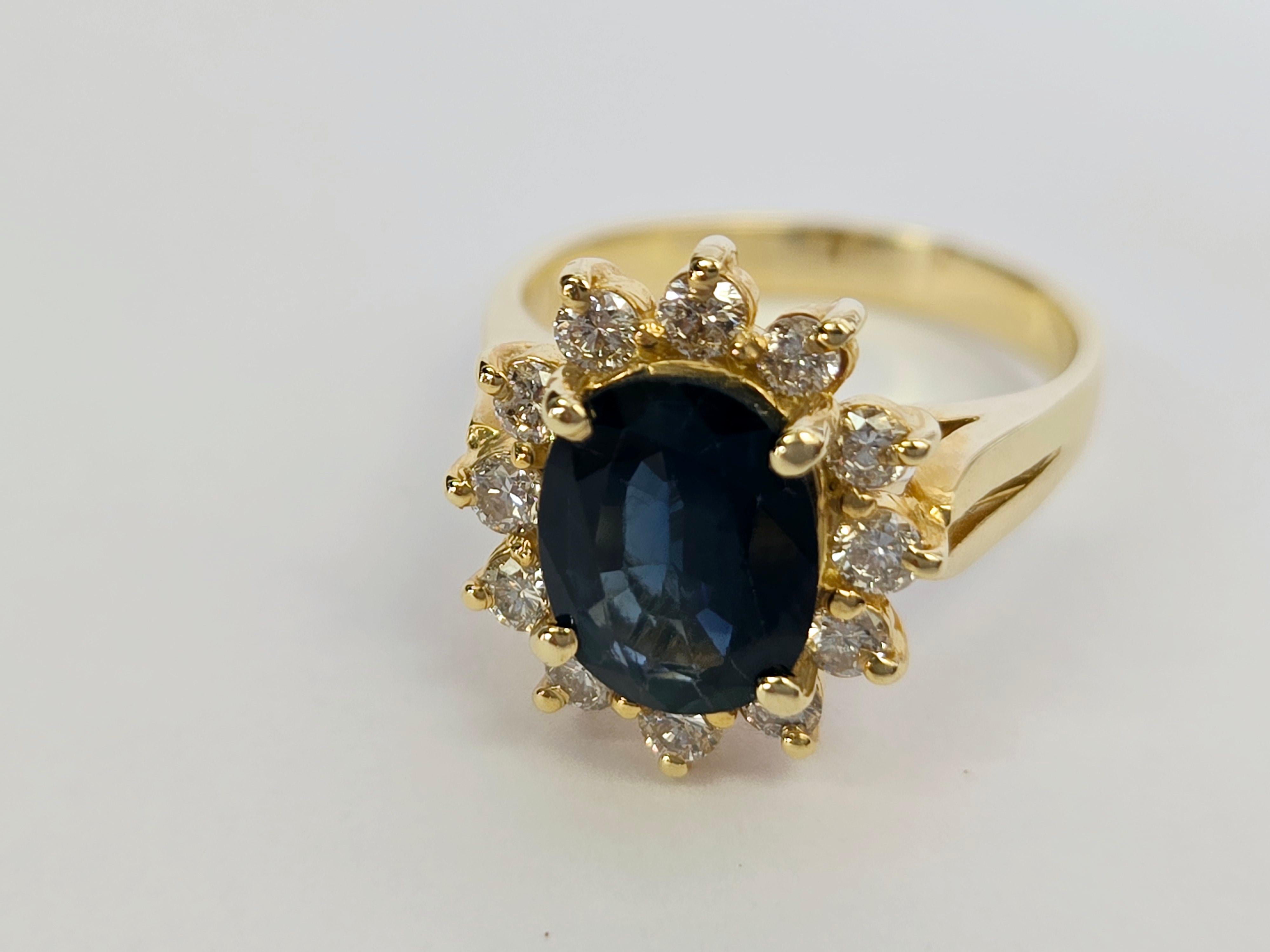 Women's or Men's Natural 1.78 Carats Blue Sapphire and Diamond 14K Ring with Report For Sale