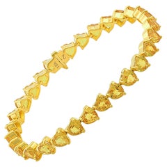 Natural 17.95 Carat Heart Yellow Sapphire Gemstone Bracelet 14 Karat Yellow Gold