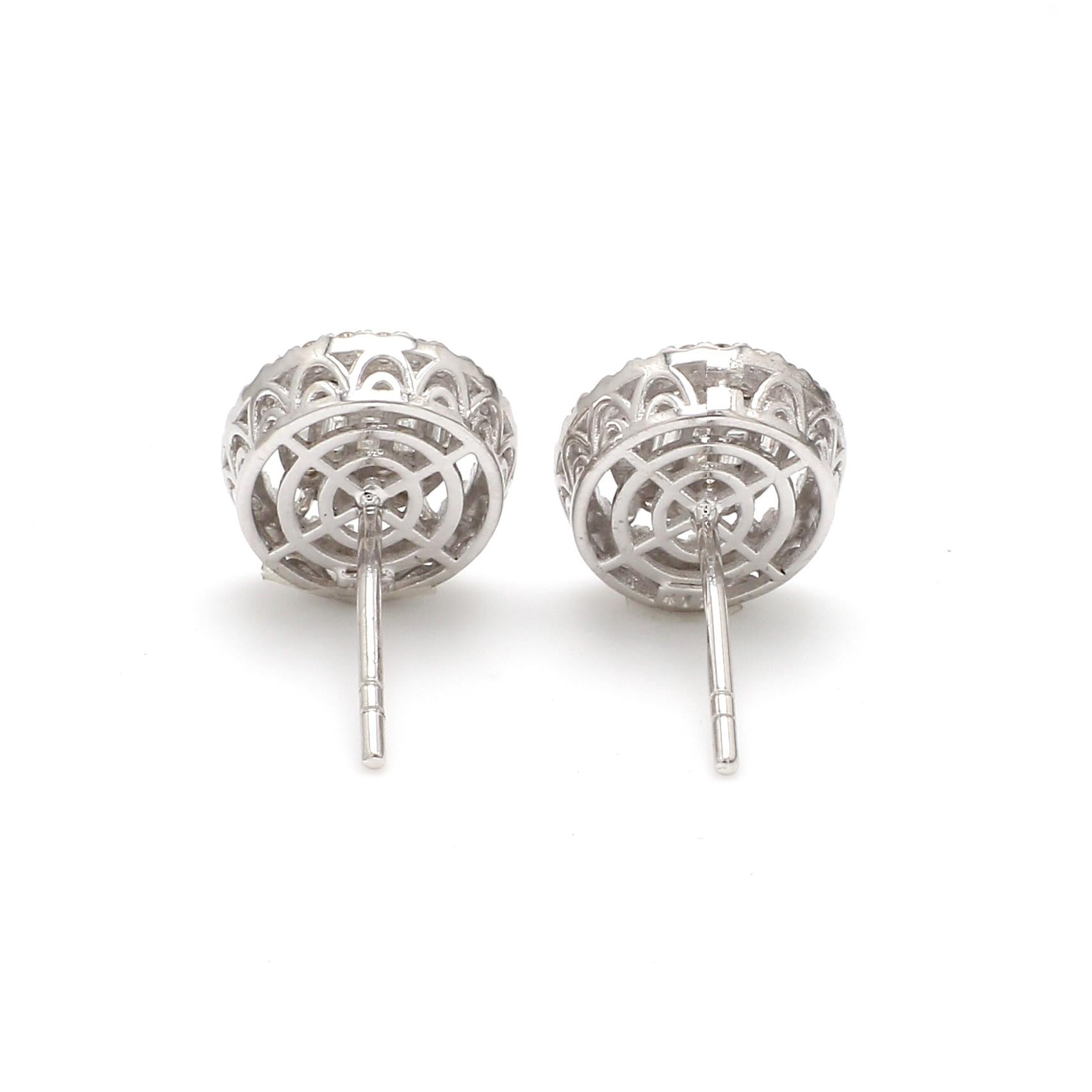 Pendientes de diamantes naturales de 1,80 quilates, claridad SI y color HI, oro blanco de 10 quilates en Nuevo estado para la venta en Diera, Dubai